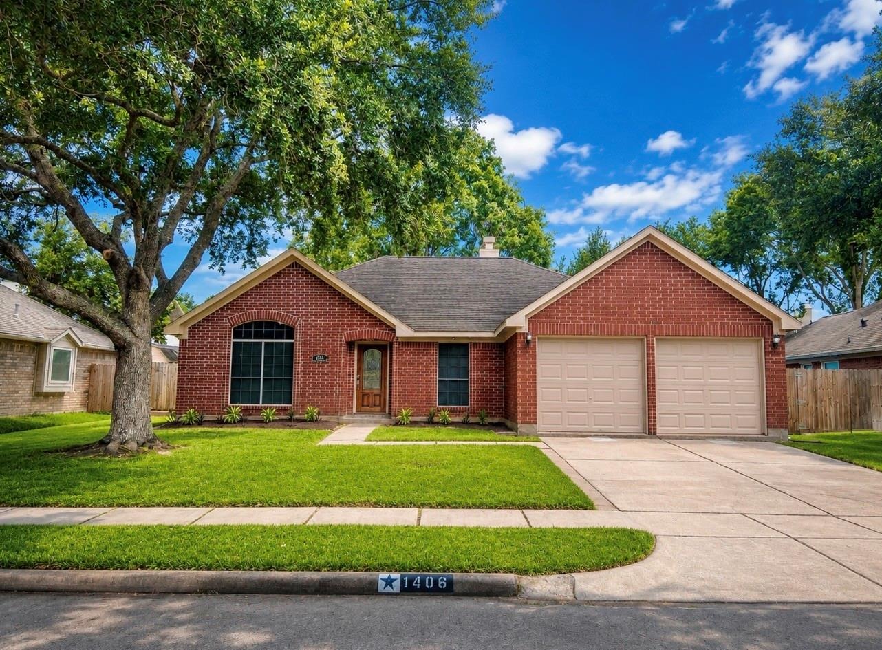 Oak Wood Dr, Pearland, TX 77581