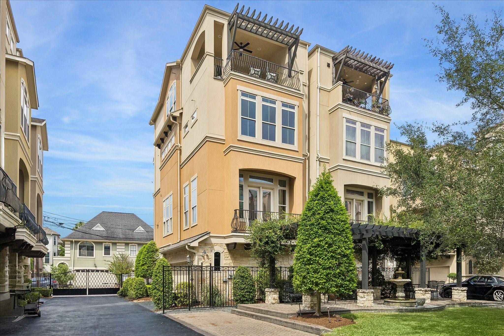 Gibson St, Houston, TX 77007