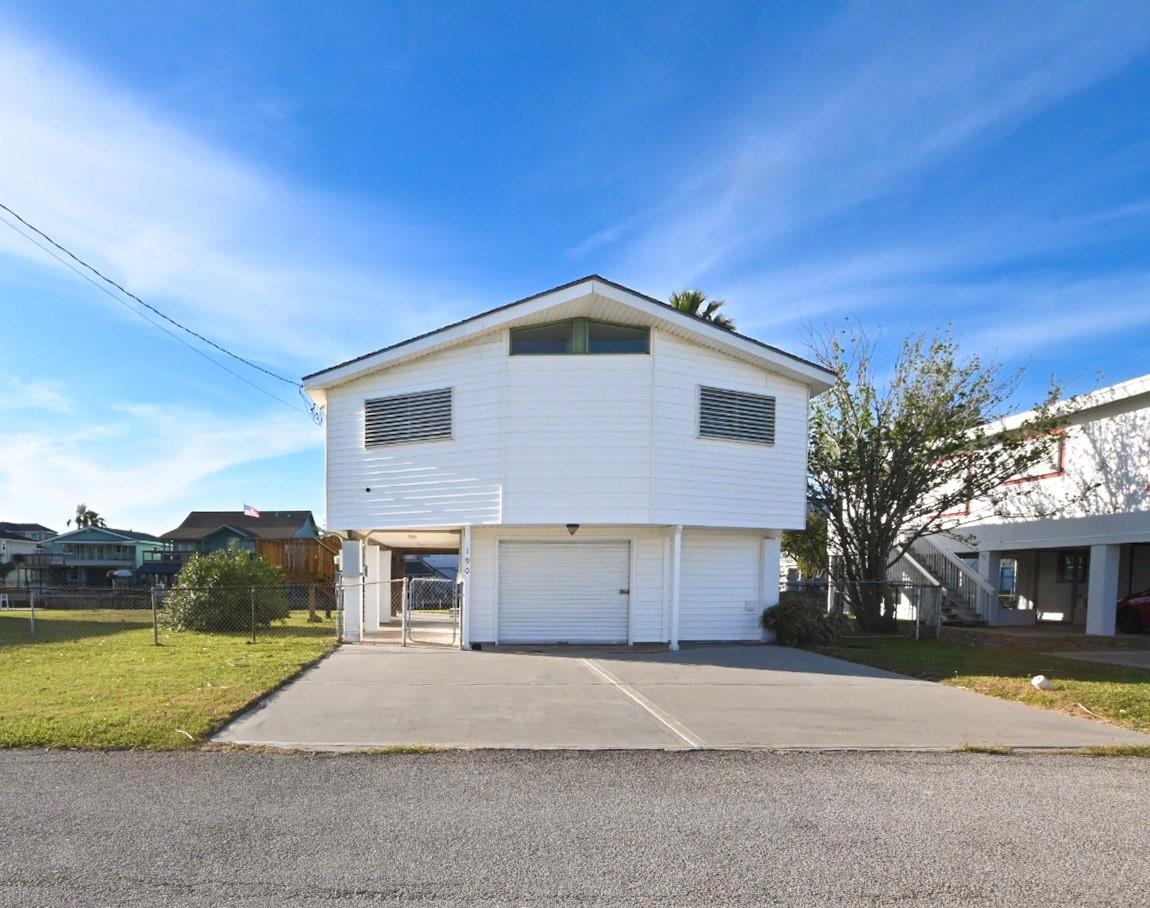 Barracuda St, Hitchcock, TX 77563