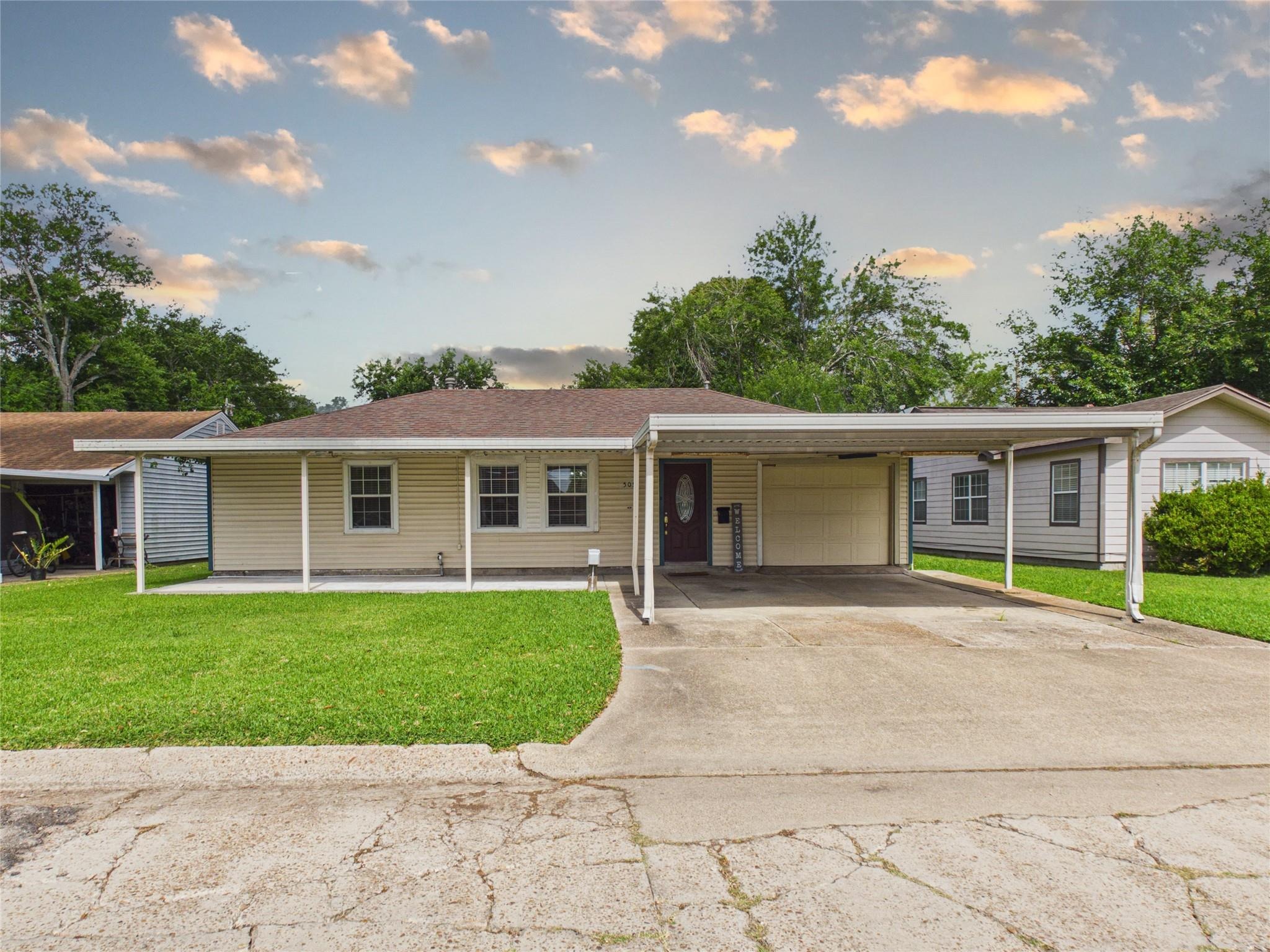 Circle Dr, Baytown, TX 77520