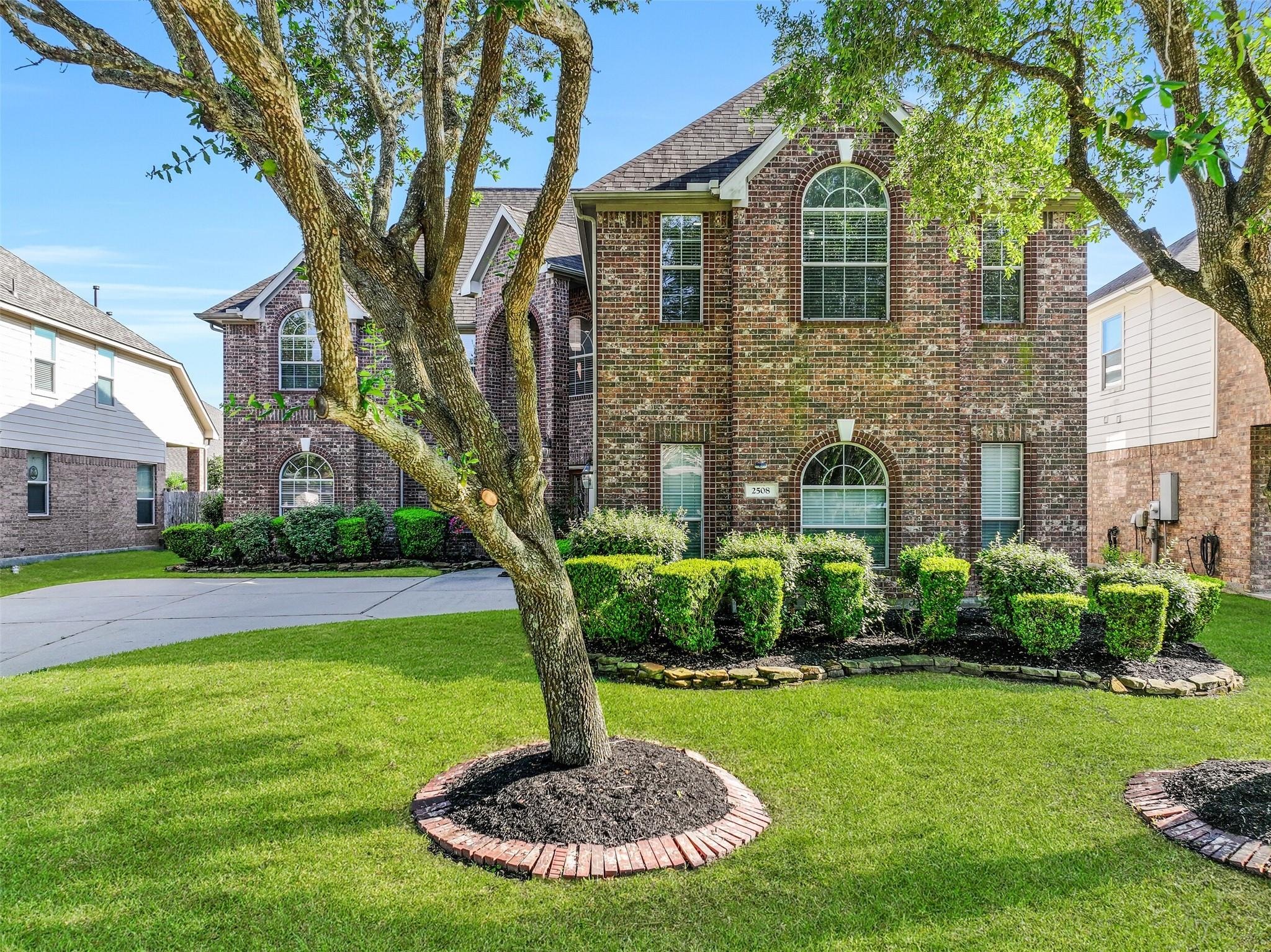 Rockygate Ln, Friendswood, TX 77546