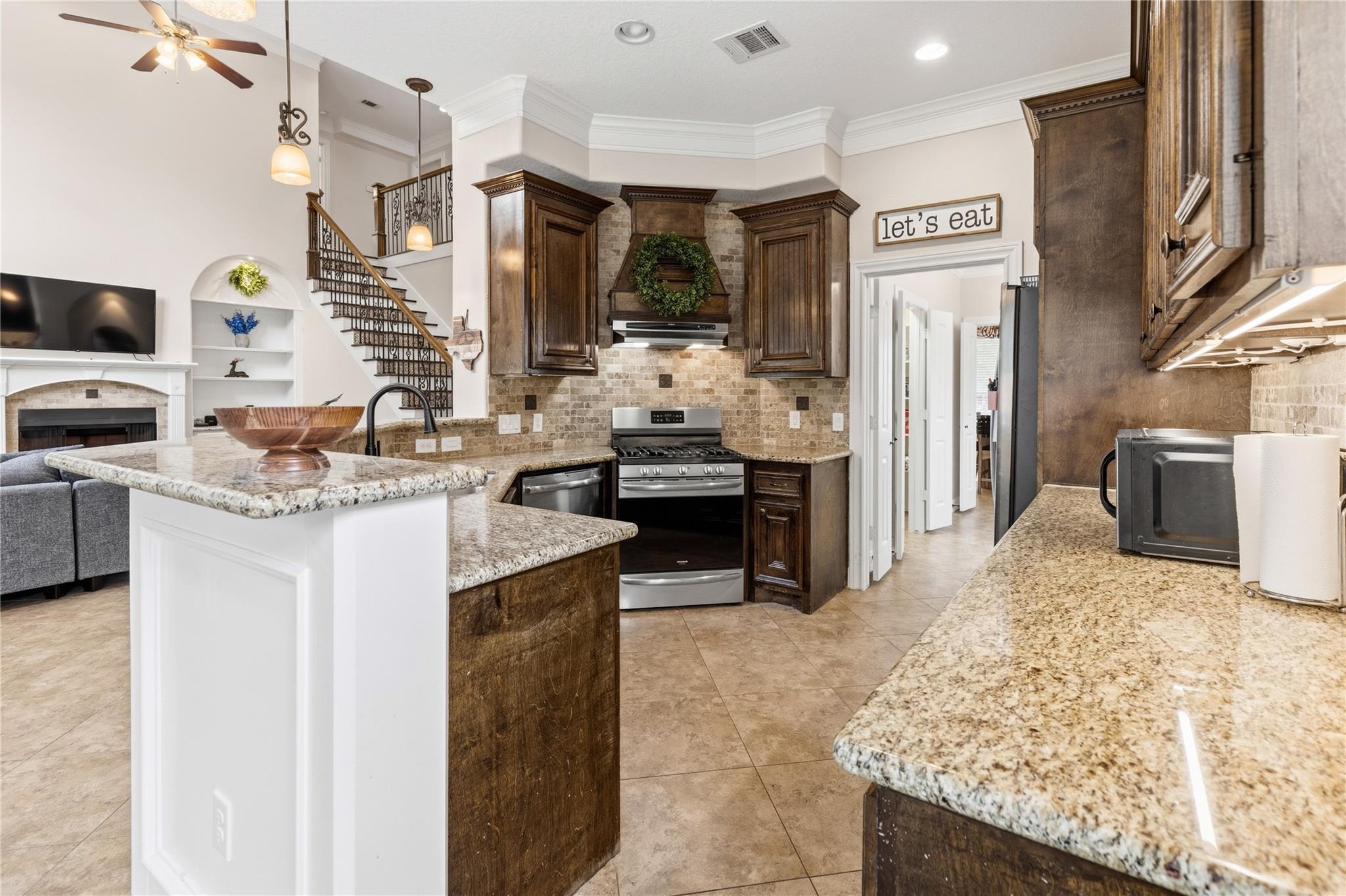 Holly Springs Dr, Conroe, TX 77302 #1