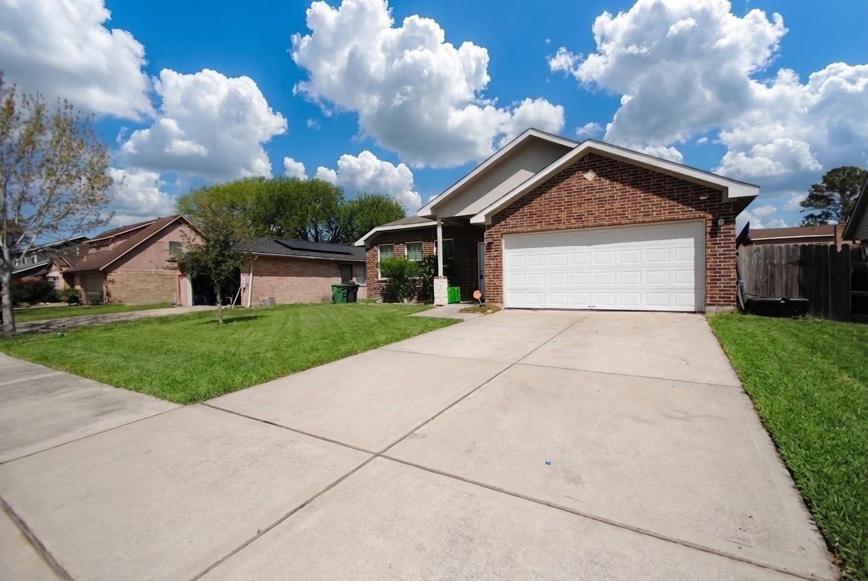 Maczali Dr, Missouri City, TX 77489