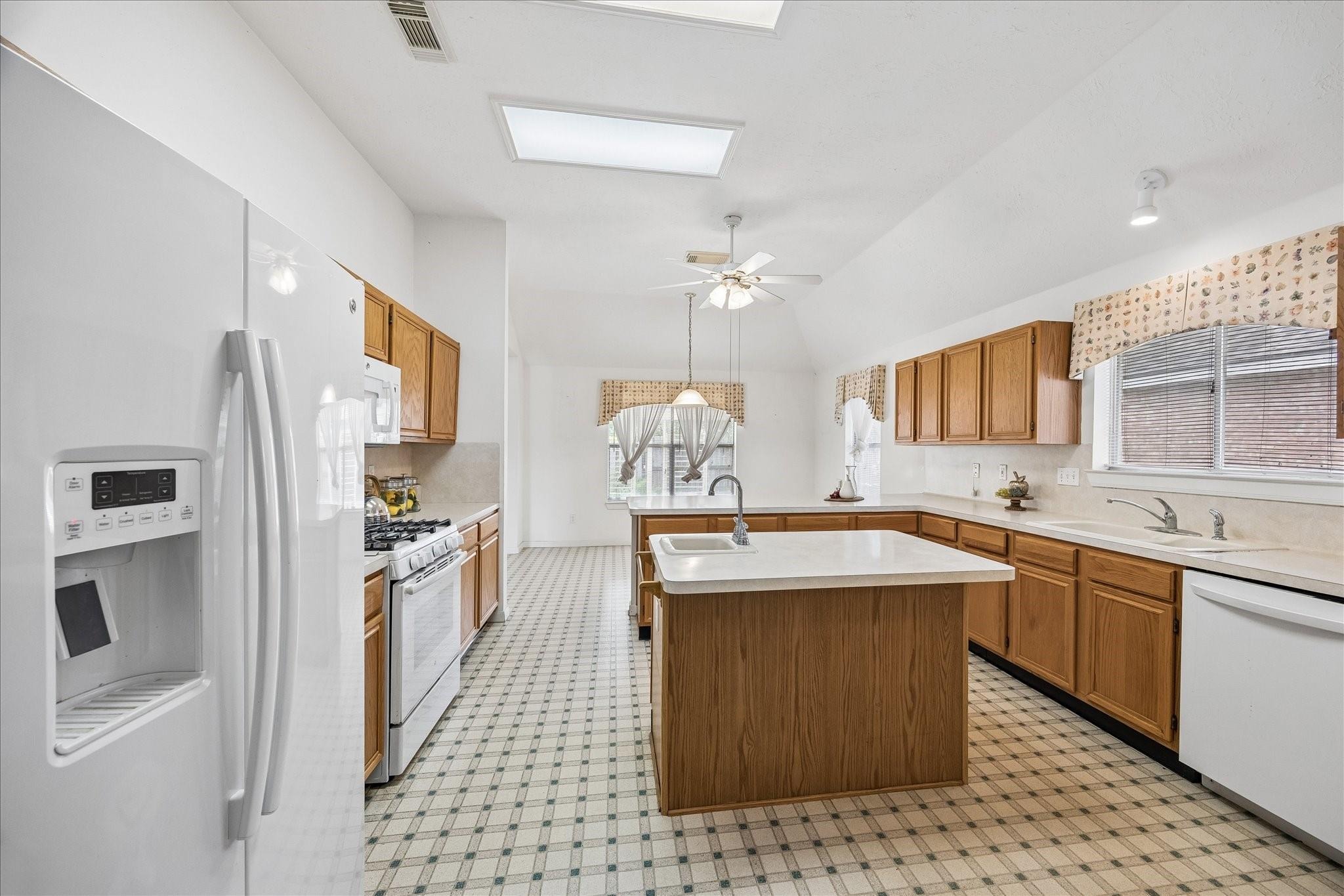 Larkspur Cir, Pearland, TX 77584 #1