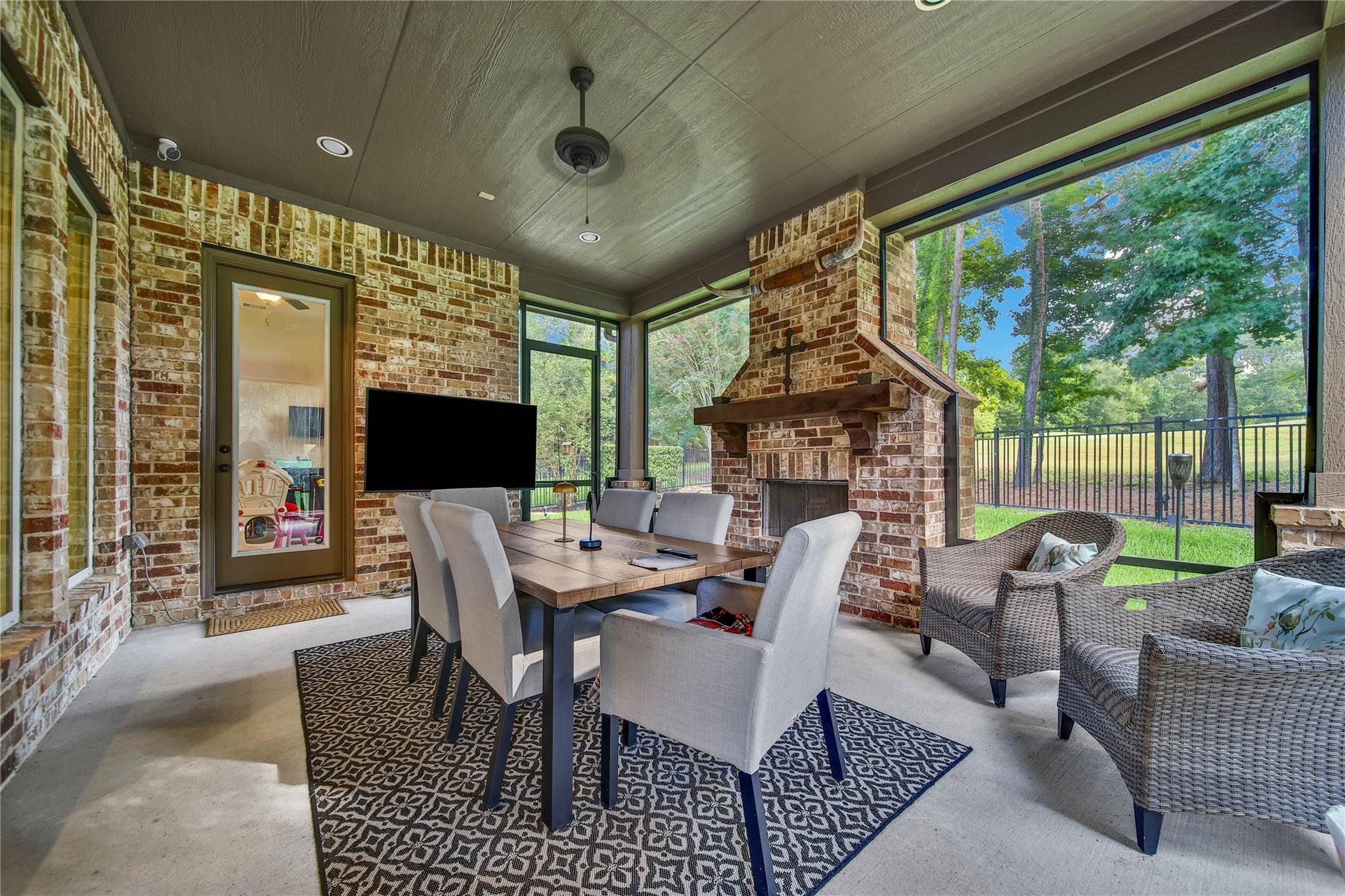 Berwick Ln, Montgomery, TX 77316