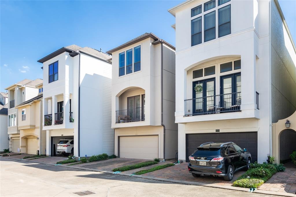 Lakeshore Bend Dr, Houston, TX 77080