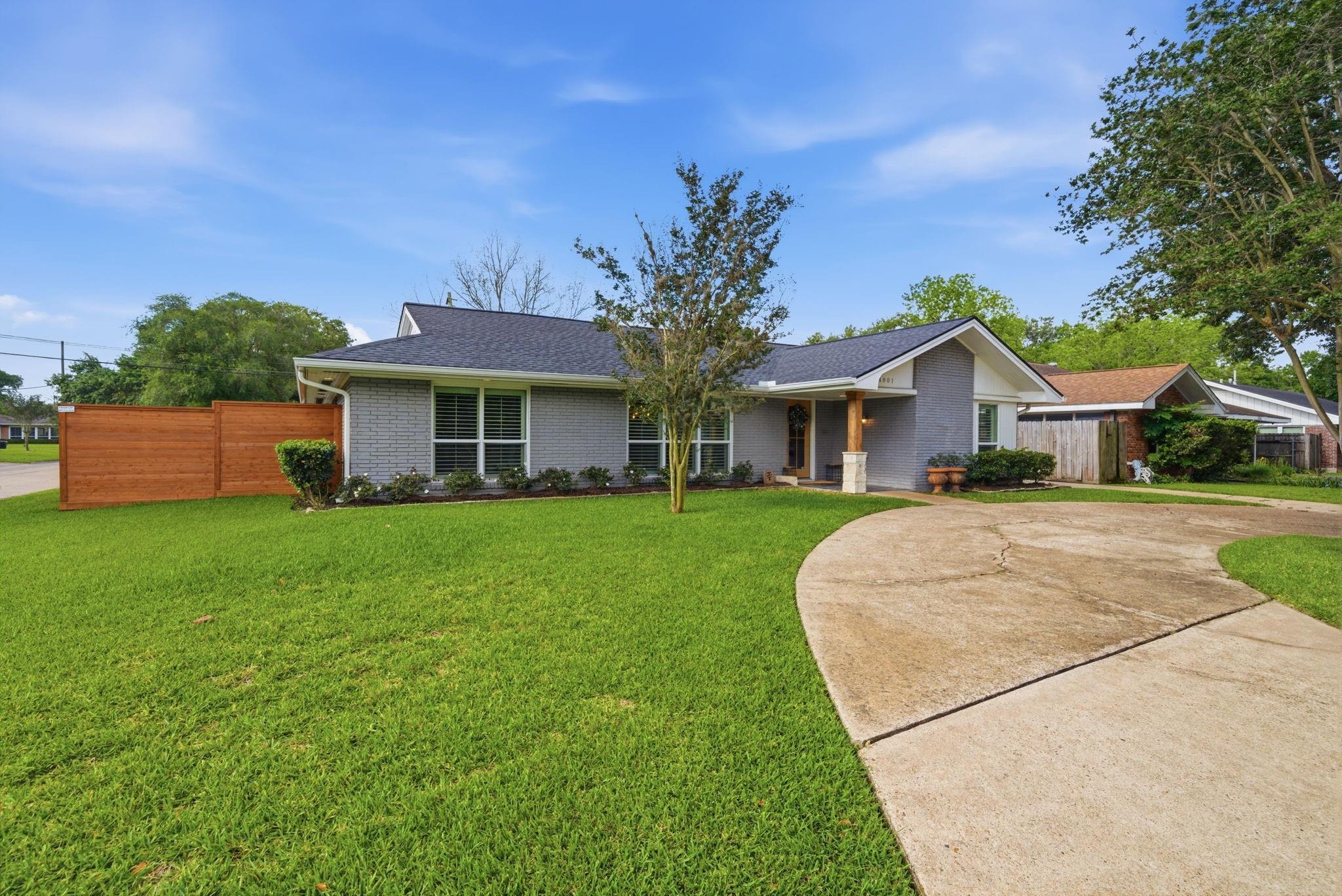 Willowbend Blvd, Houston, TX 77035