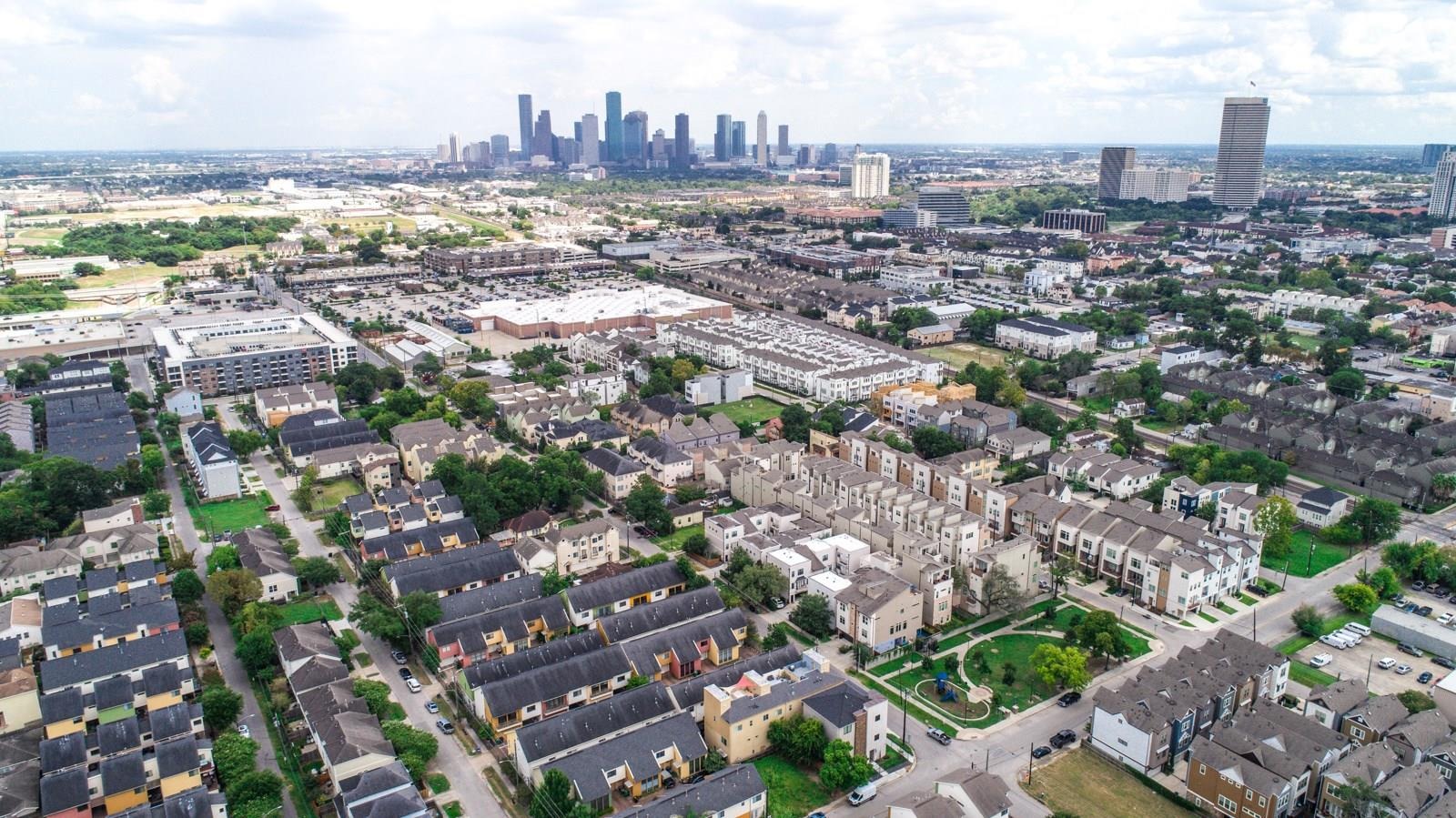 Marina St, Houston, TX 77007 #1