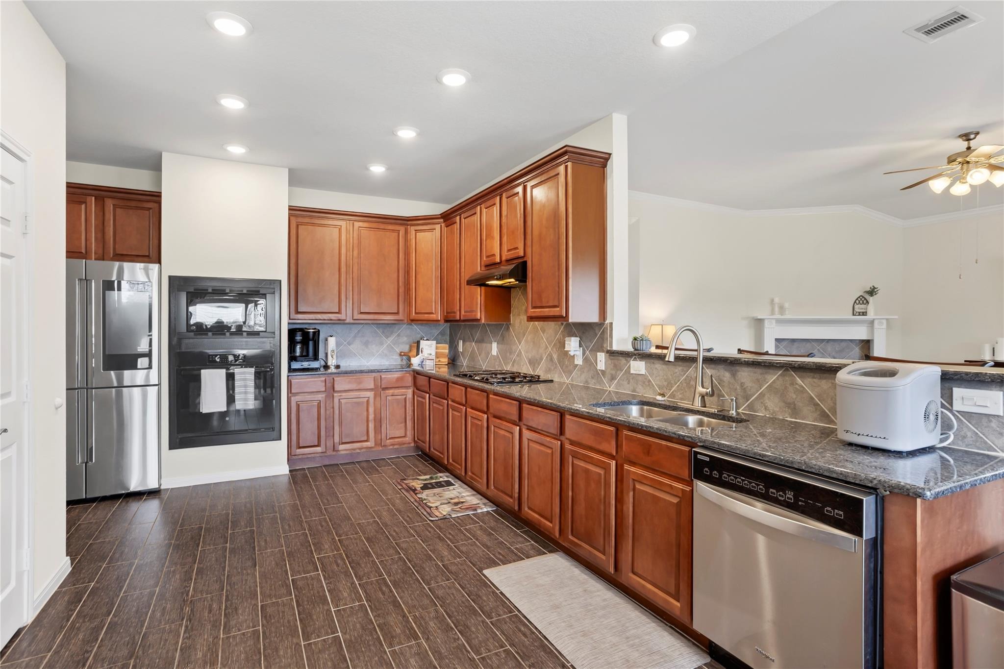 Brentwood Dr, Alvin, TX 77511 #1
