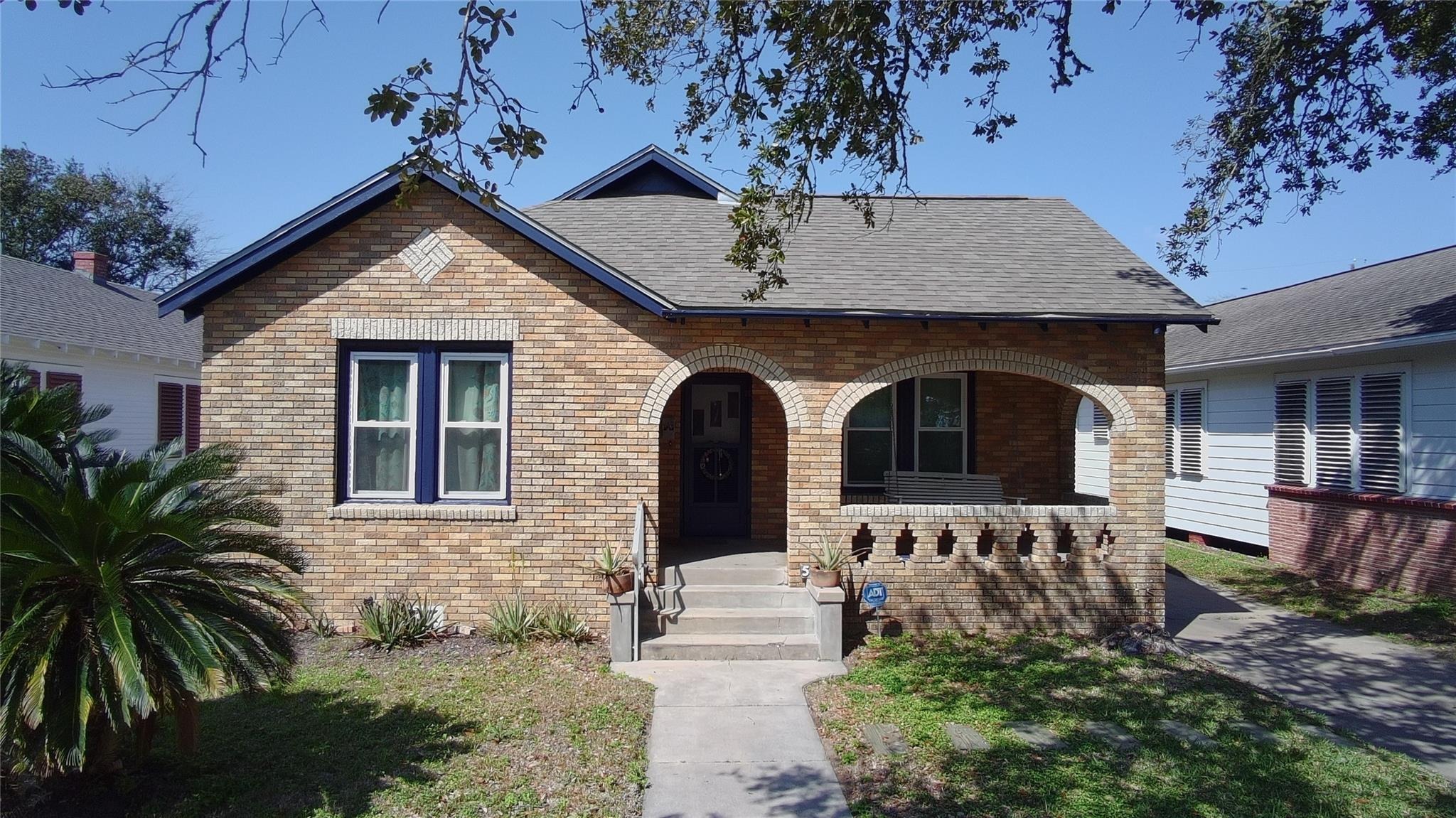 Avenue P , Galveston, TX 77551