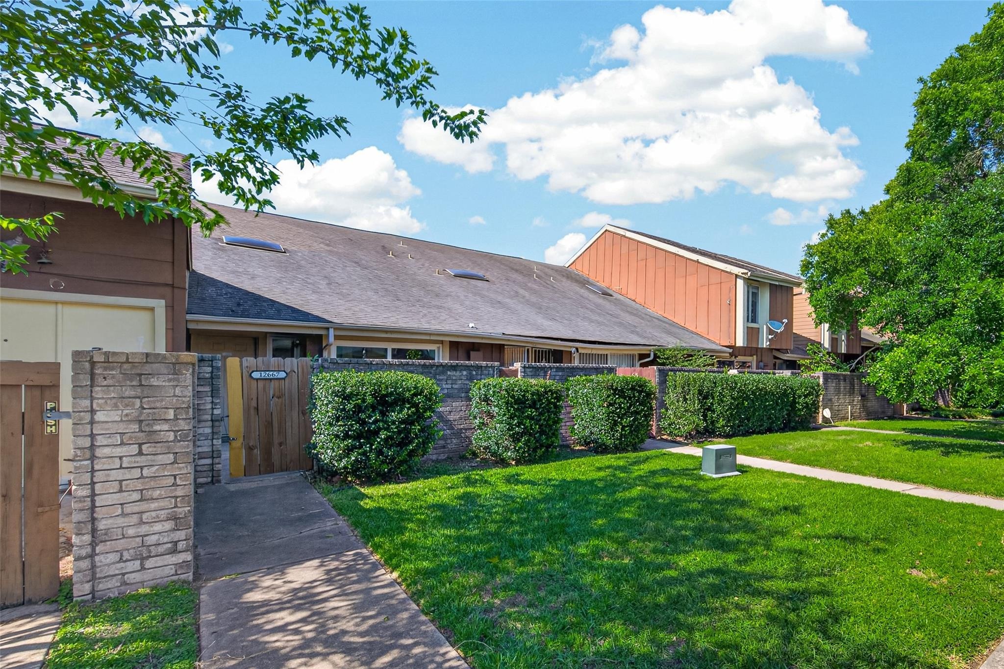 Wellington Park Dr, Houston, TX 77072