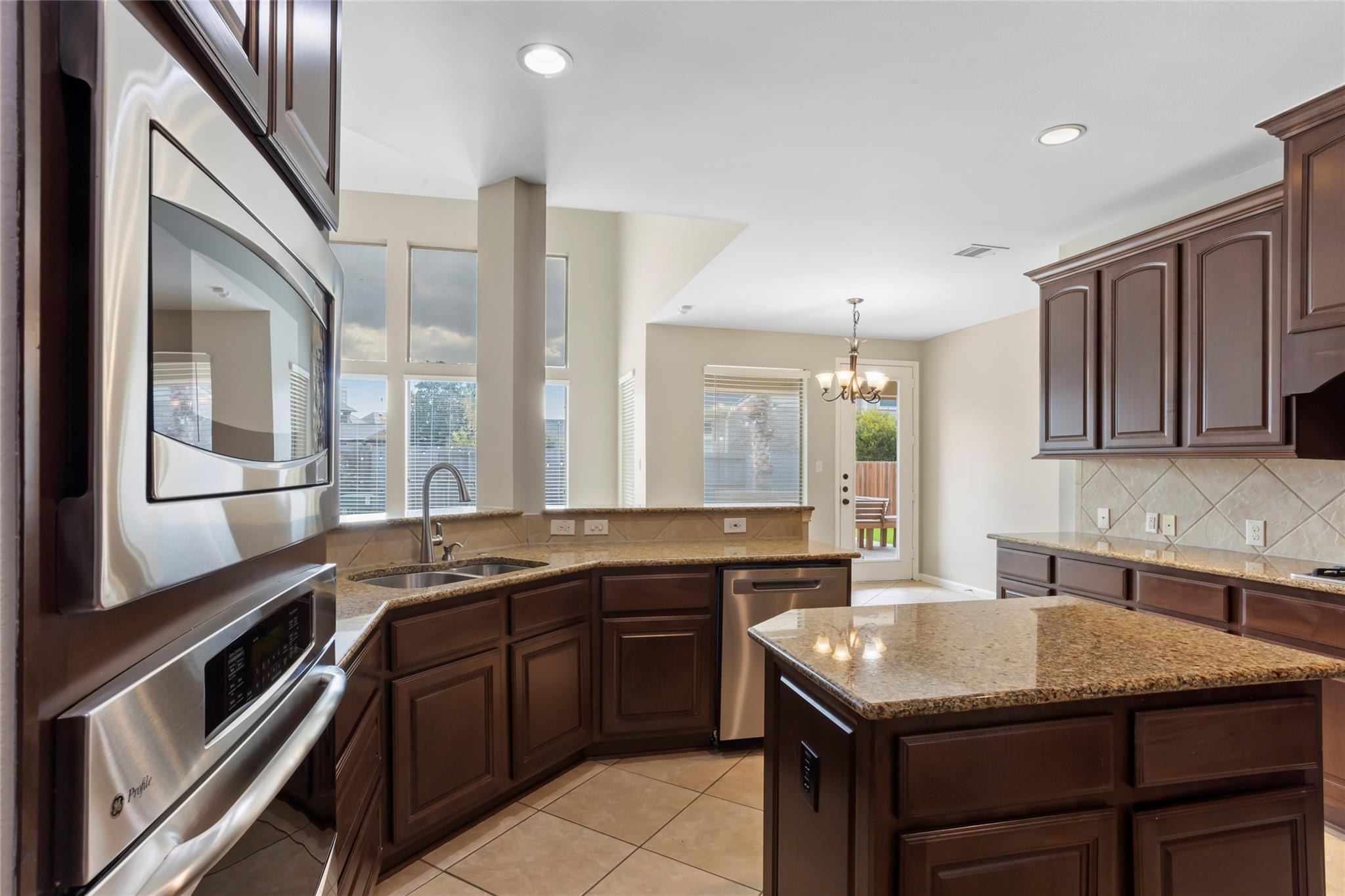 Boca Grande Ln, Houston, TX 77044 #1