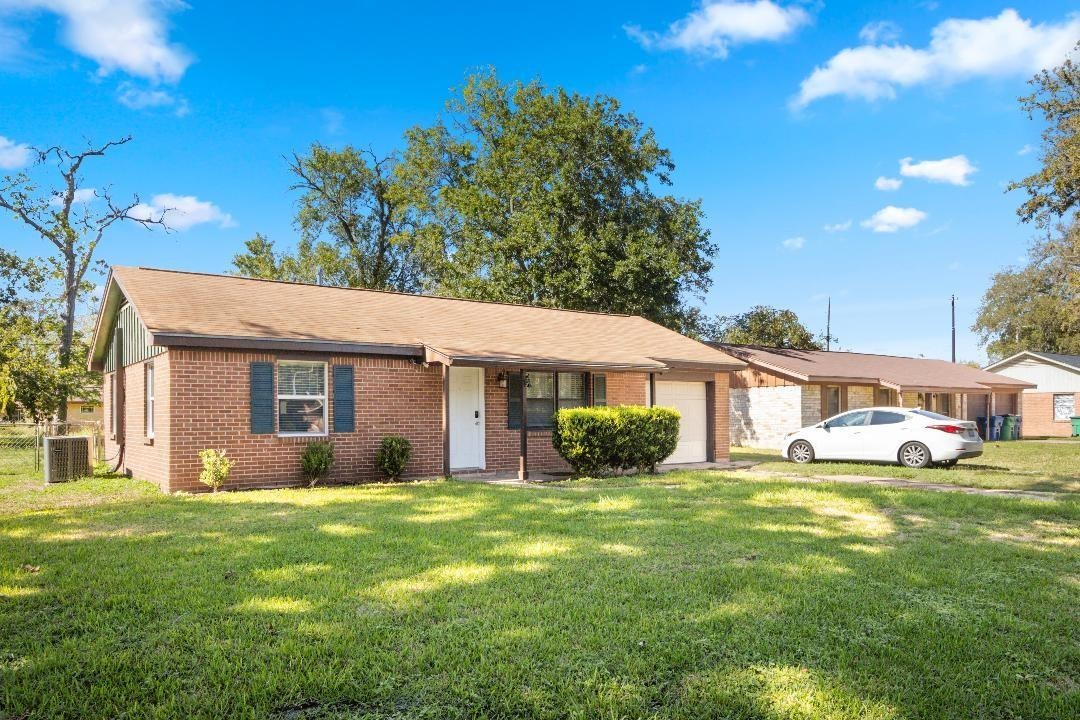 Jasmine St, Richwood, TX 77531