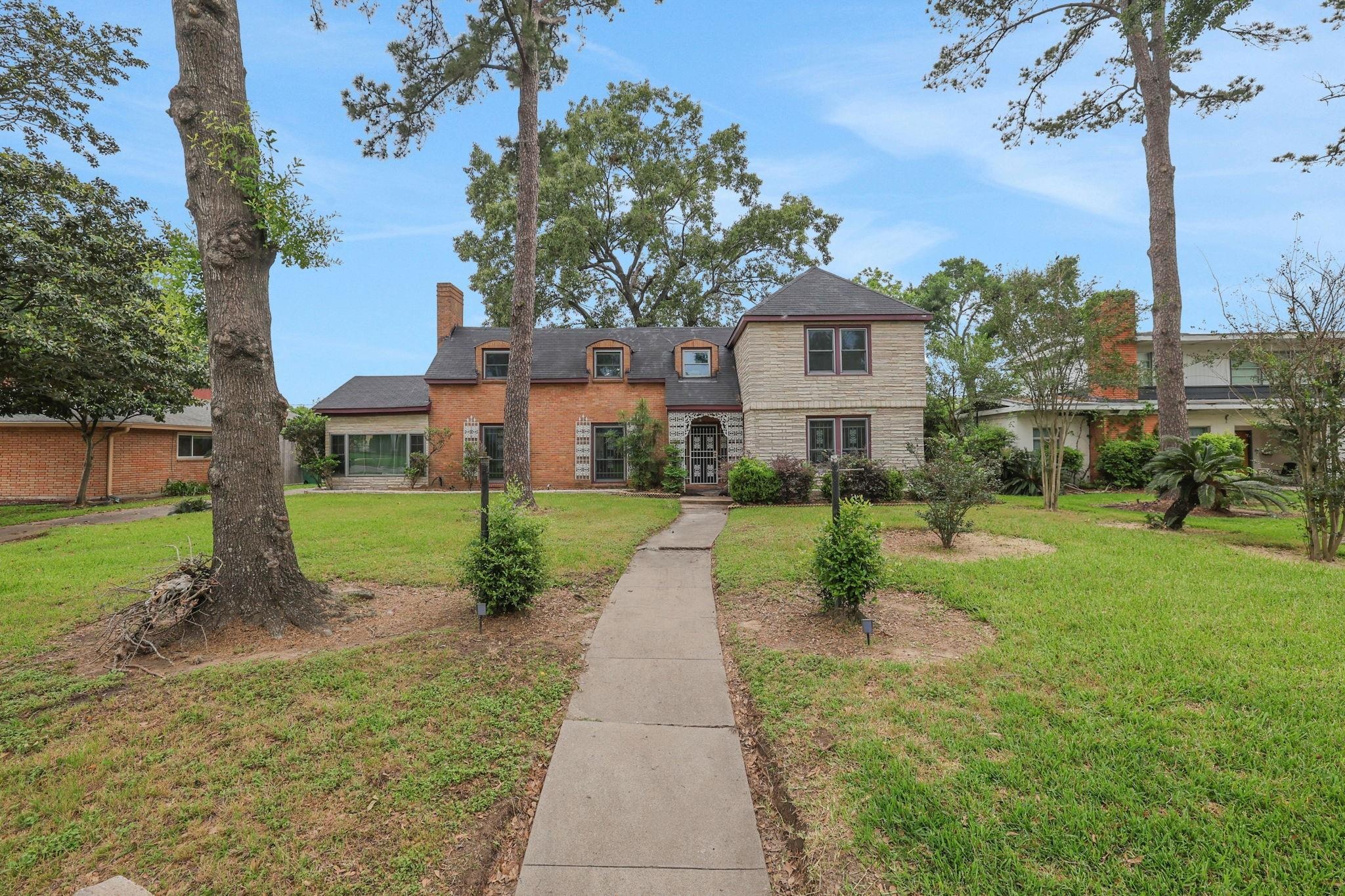 Fernwood Dr, Houston, TX 77021
