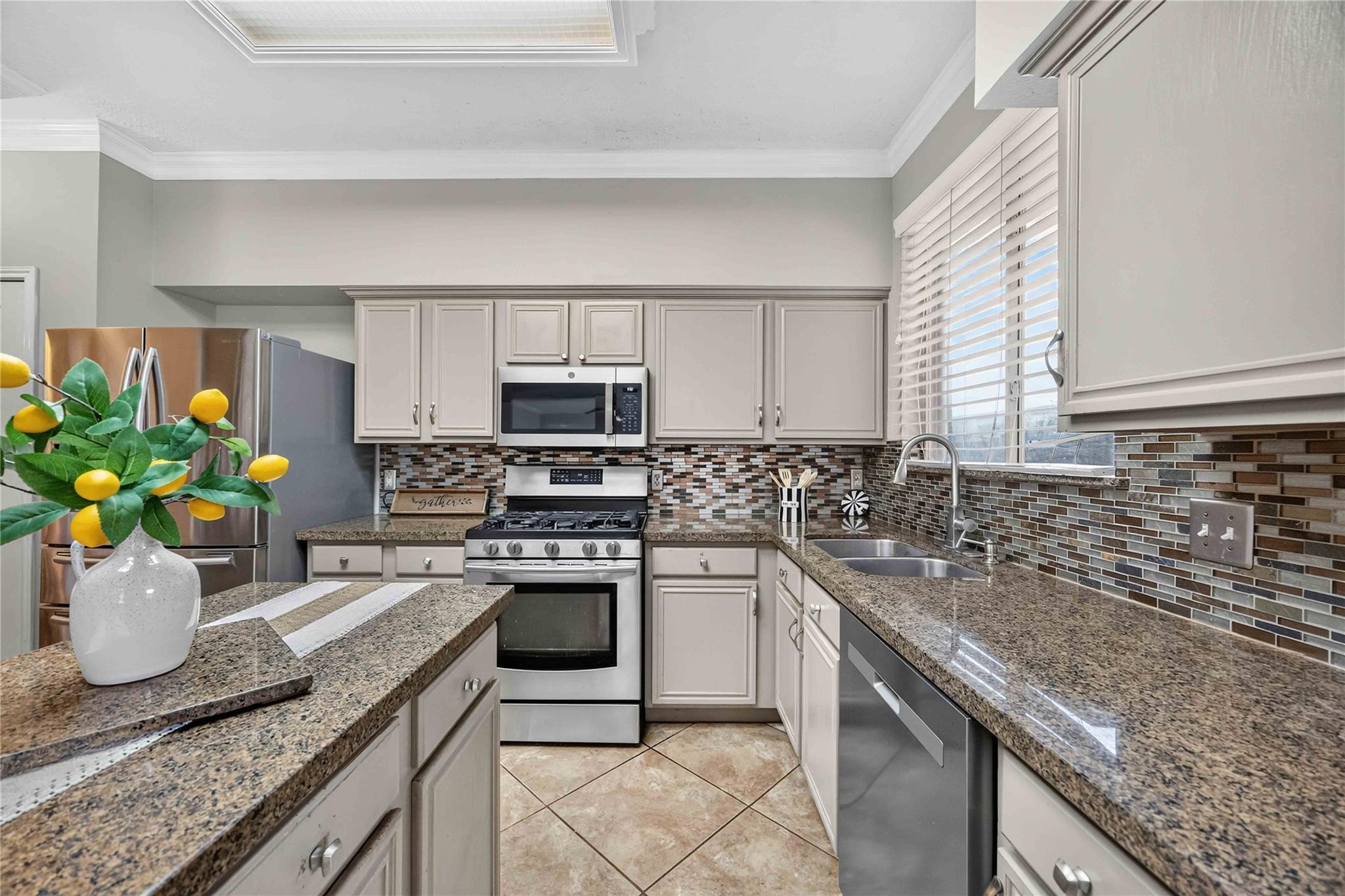 Peachwood Lake Dr, Sugar Land, TX 77498