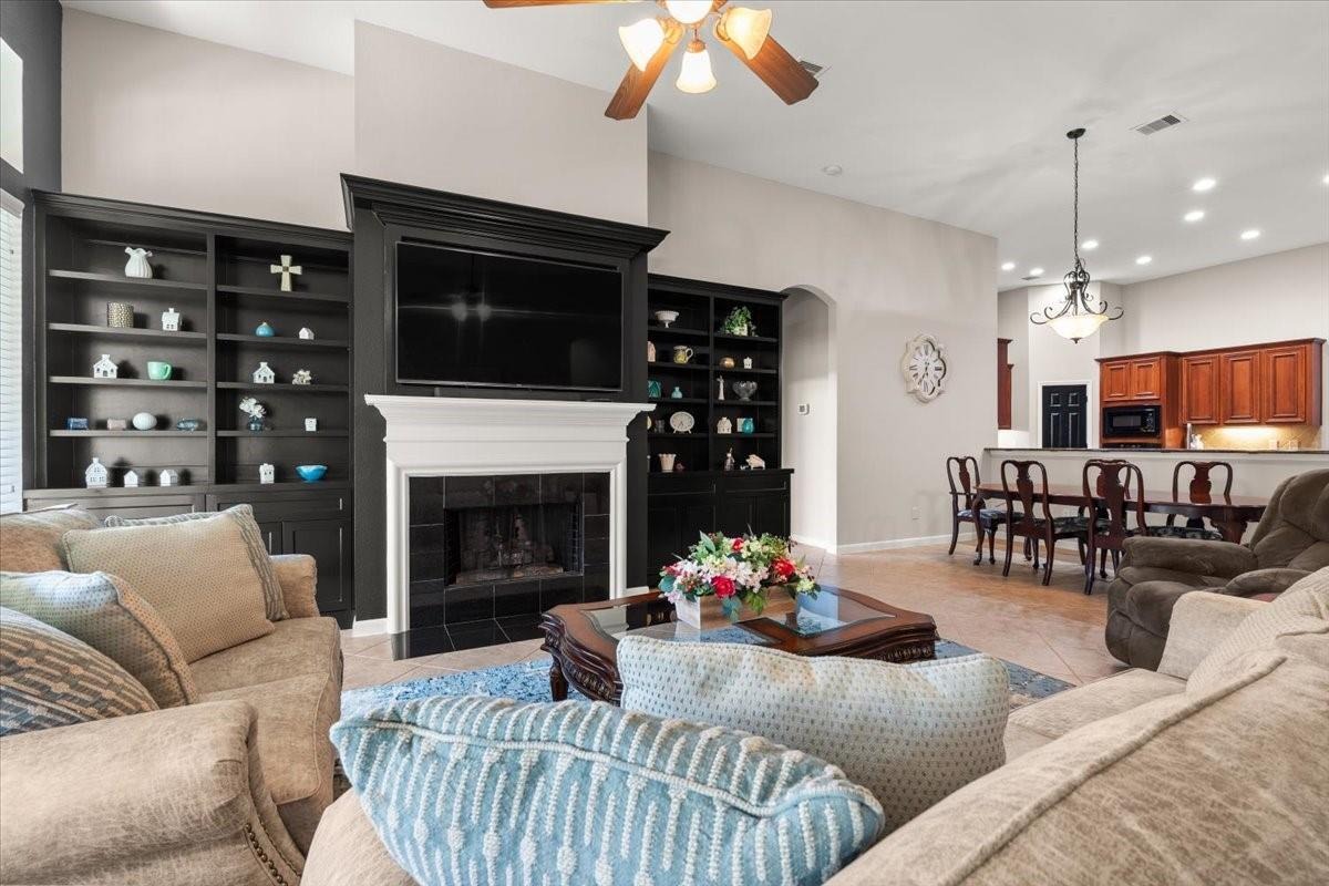 Hammond Hills Ln, Houston, TX 77044 #1