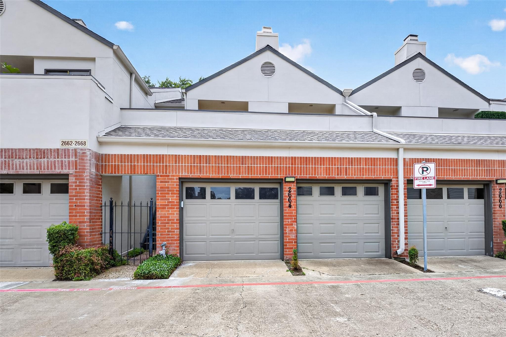 Bering Dr, Houston, TX 77057