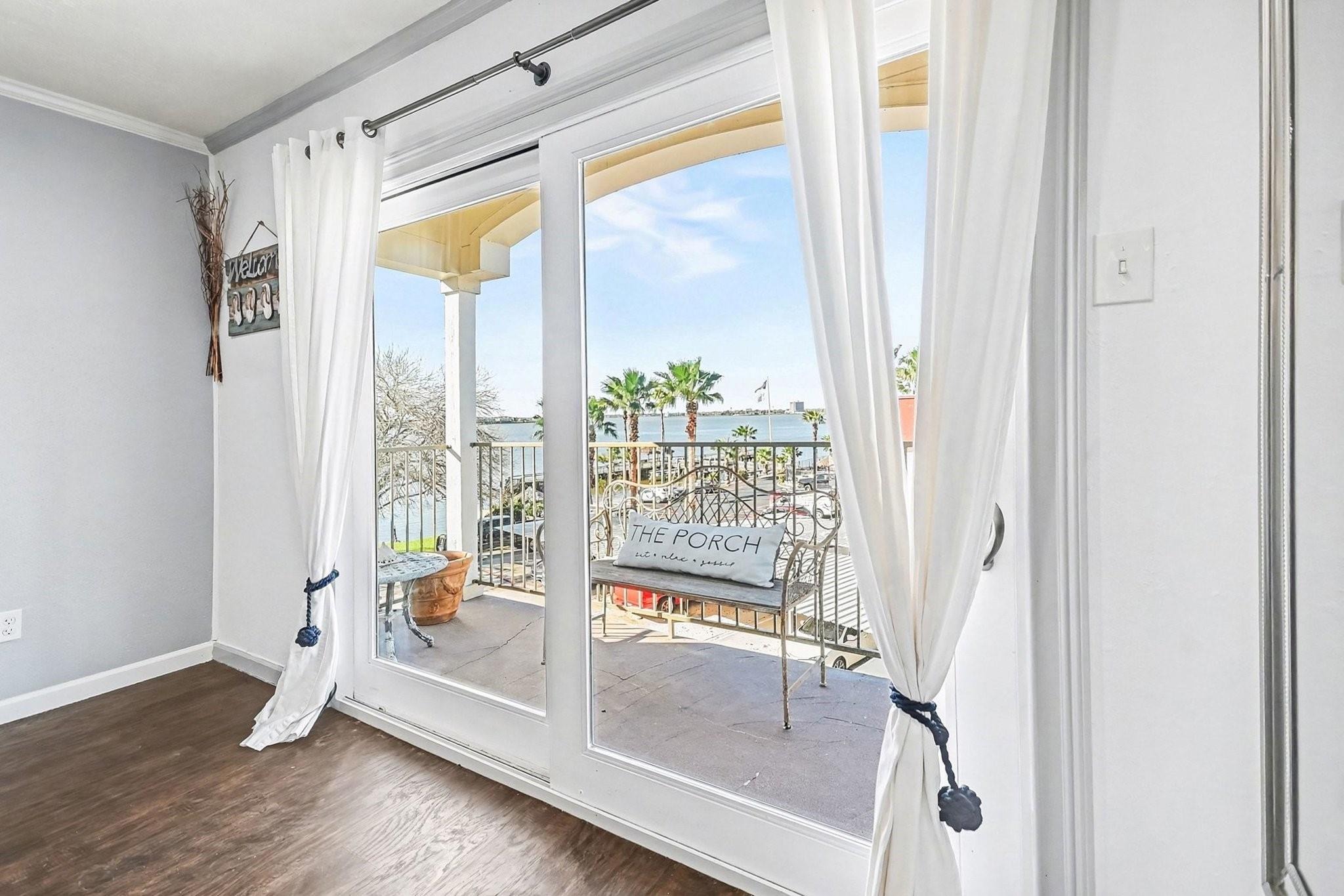 Yacht Club Ln, Seabrook, TX 77586