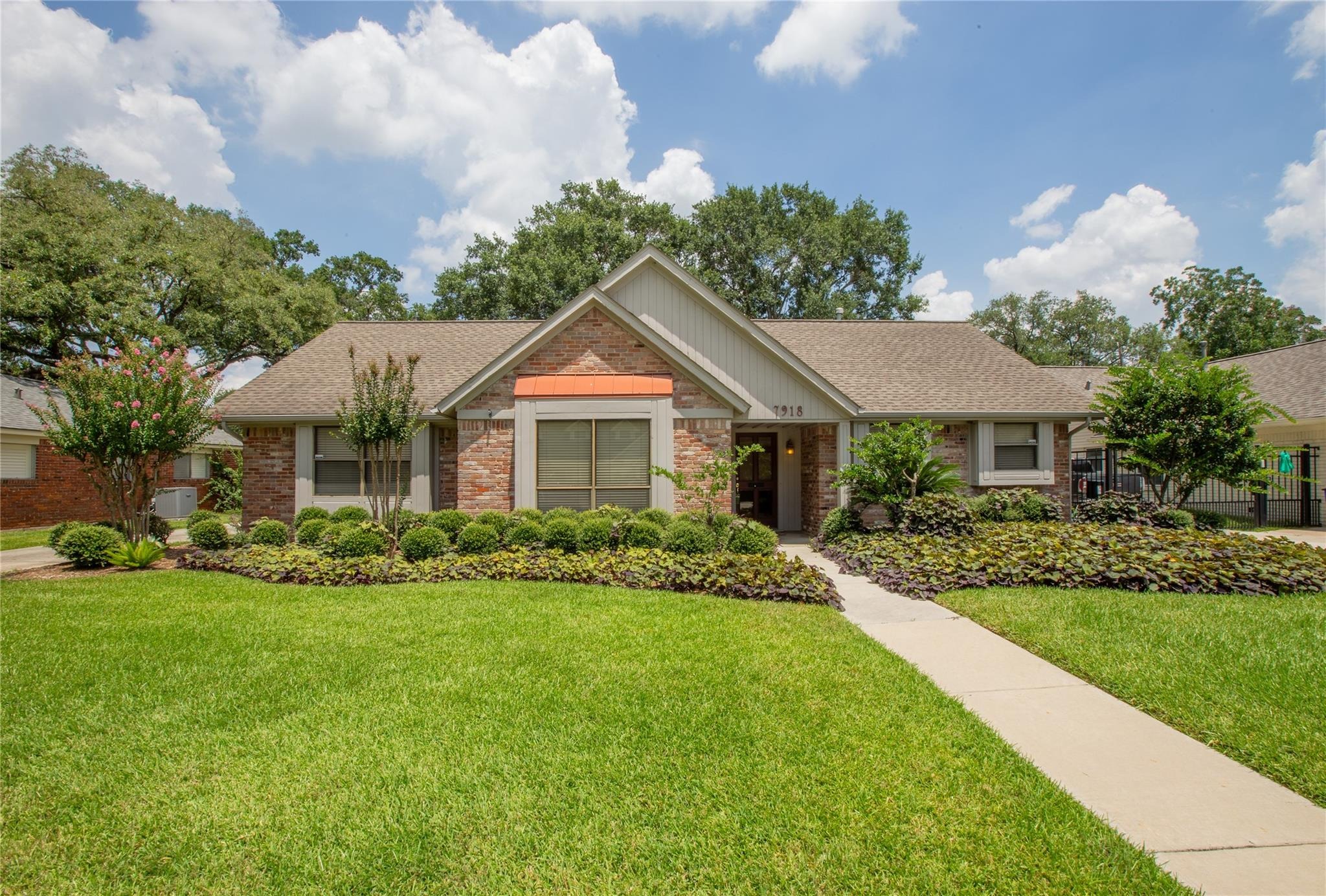 Fairdale Ln, Houston, TX 77063