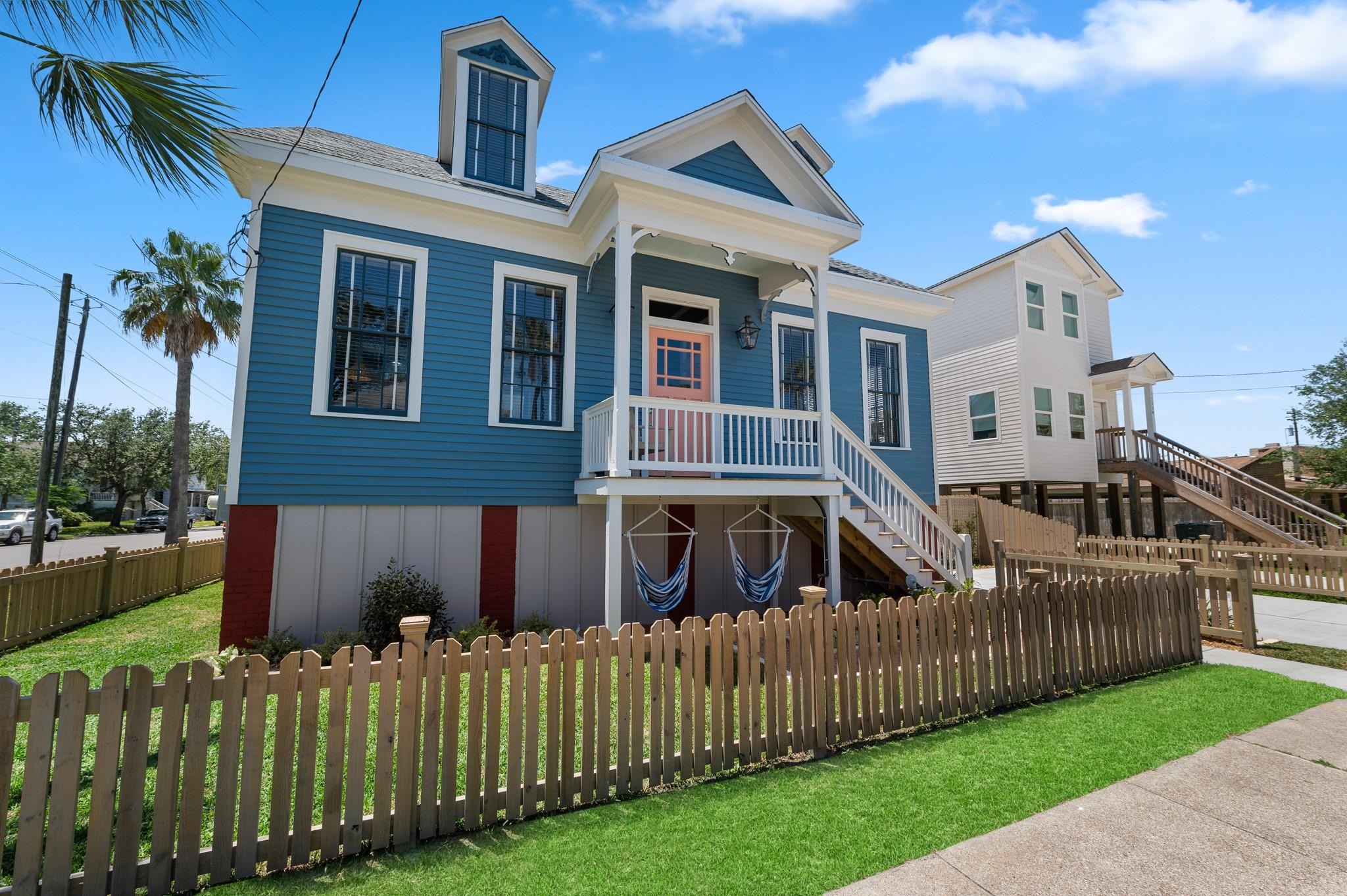 32nd St, Galveston, TX 77550