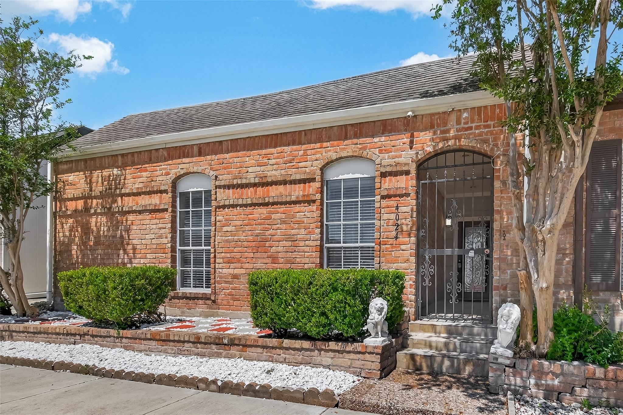 Breakwood Dr, Houston, TX 77025