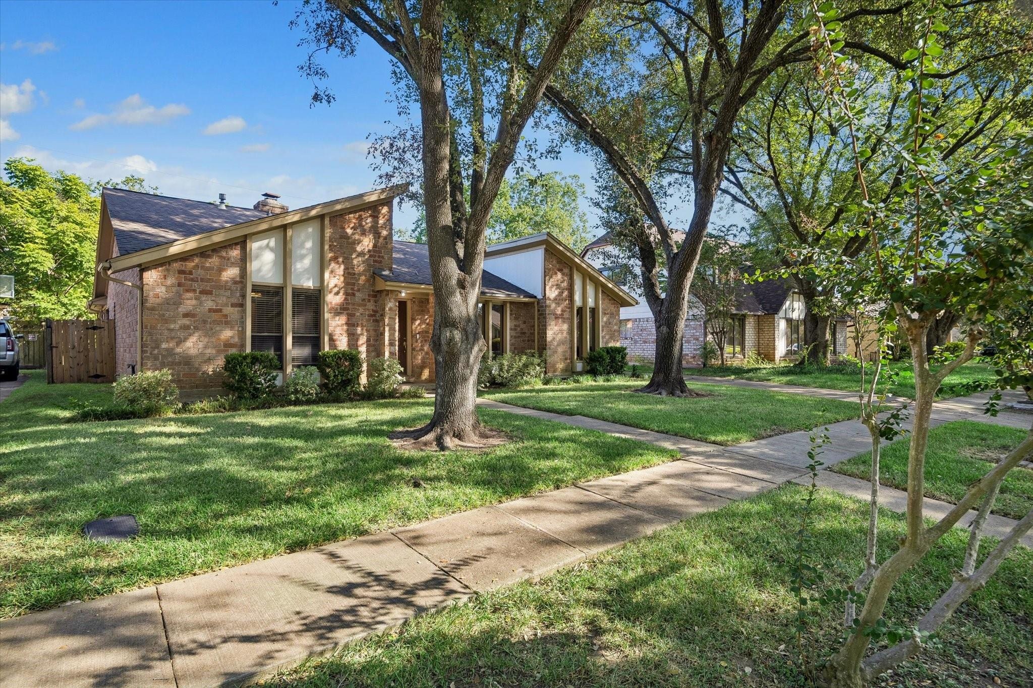 Field Line Dr, Sugar Land, TX 77479