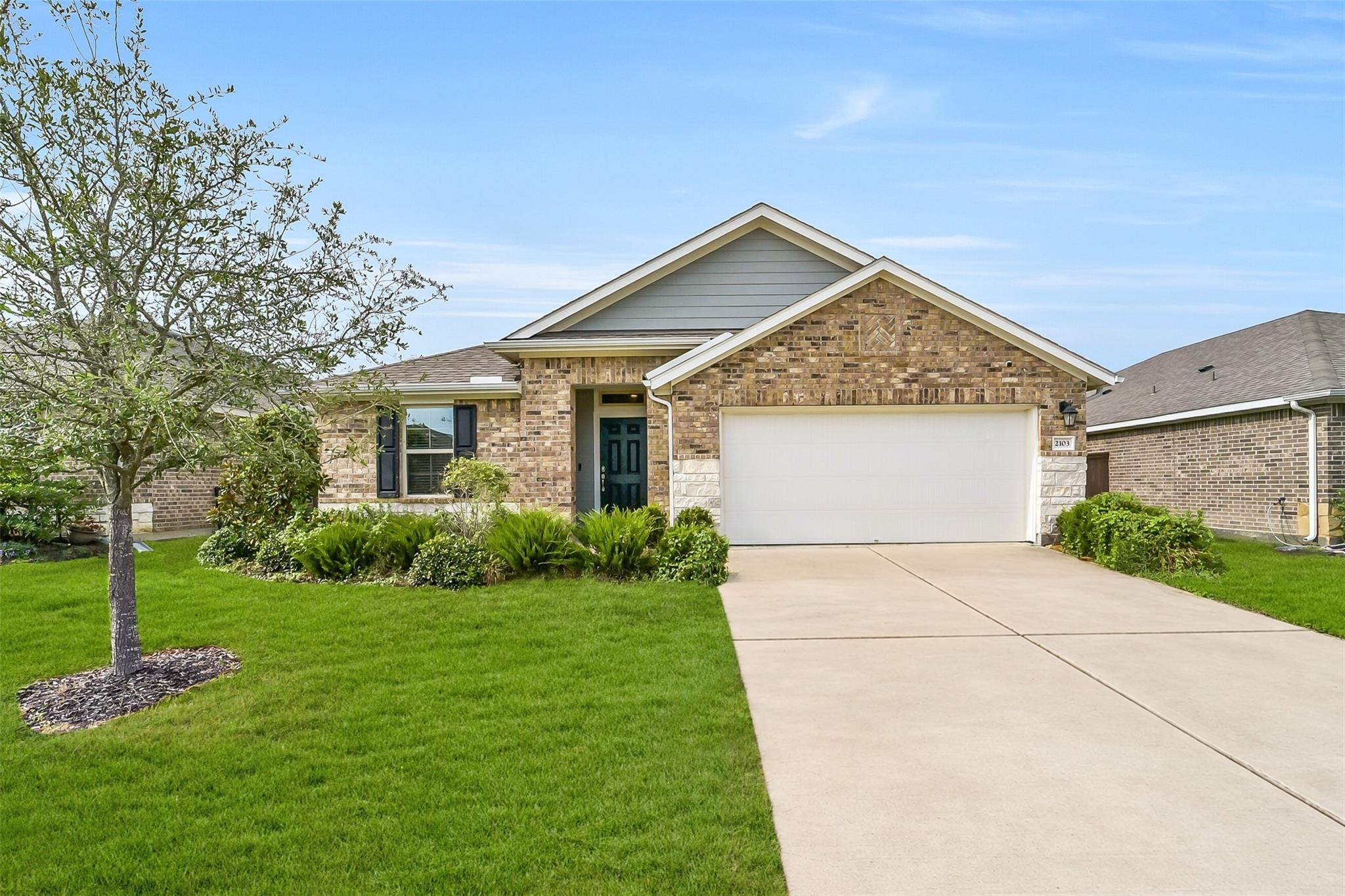 Brisa Ln, Baytown, TX 77523