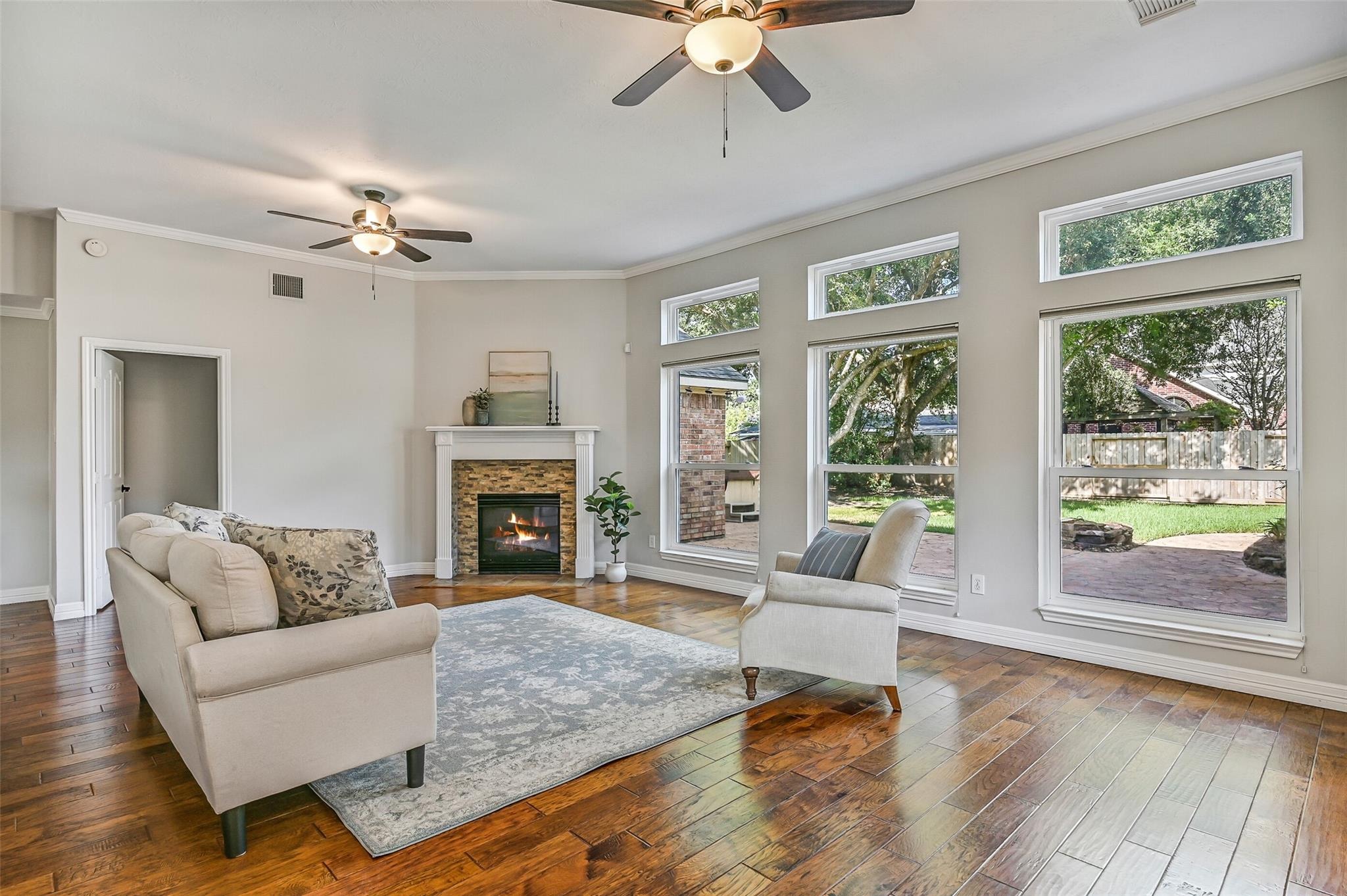 Meadow Bend Dr, Friendswood, TX 77546