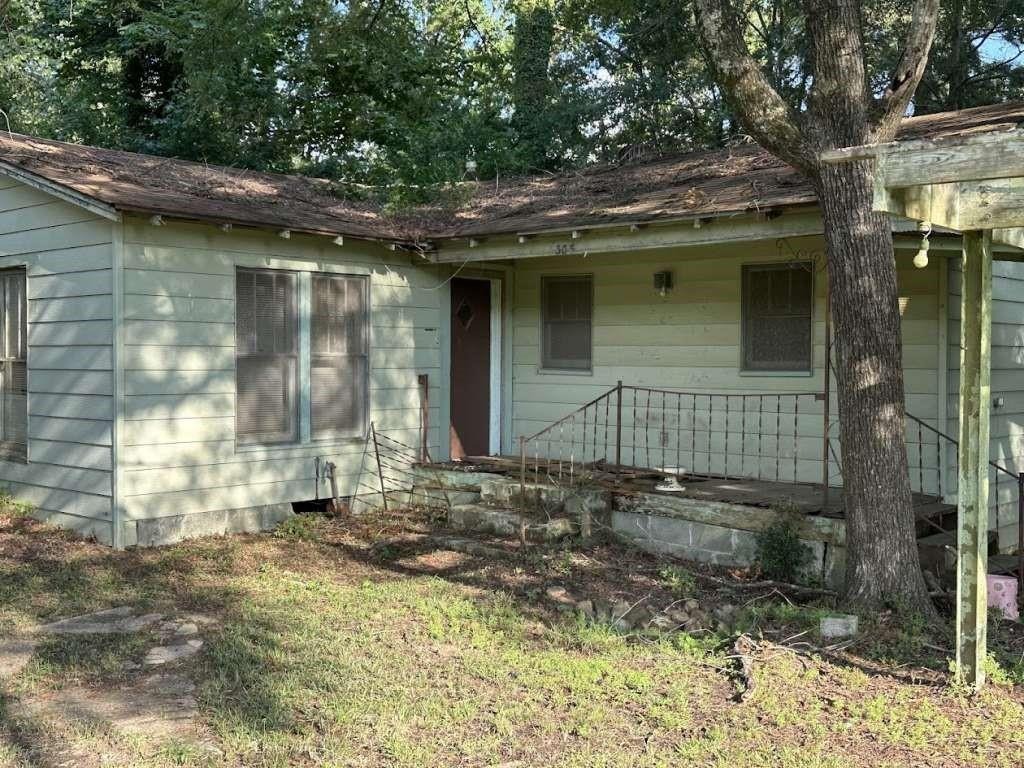 Lake Dr, Texarkana, TX 75501