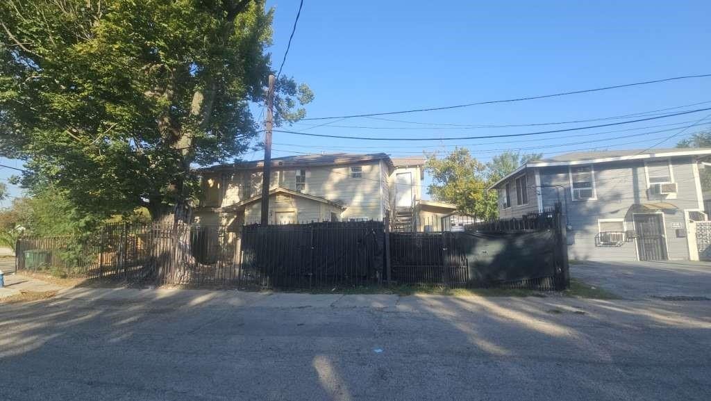 Montgomery Rd, Houston, TX 77091