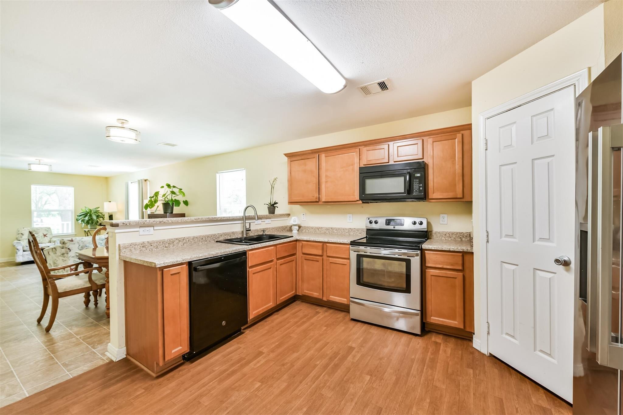 Oakridge Dr, Hitchcock, TX 77563 #1