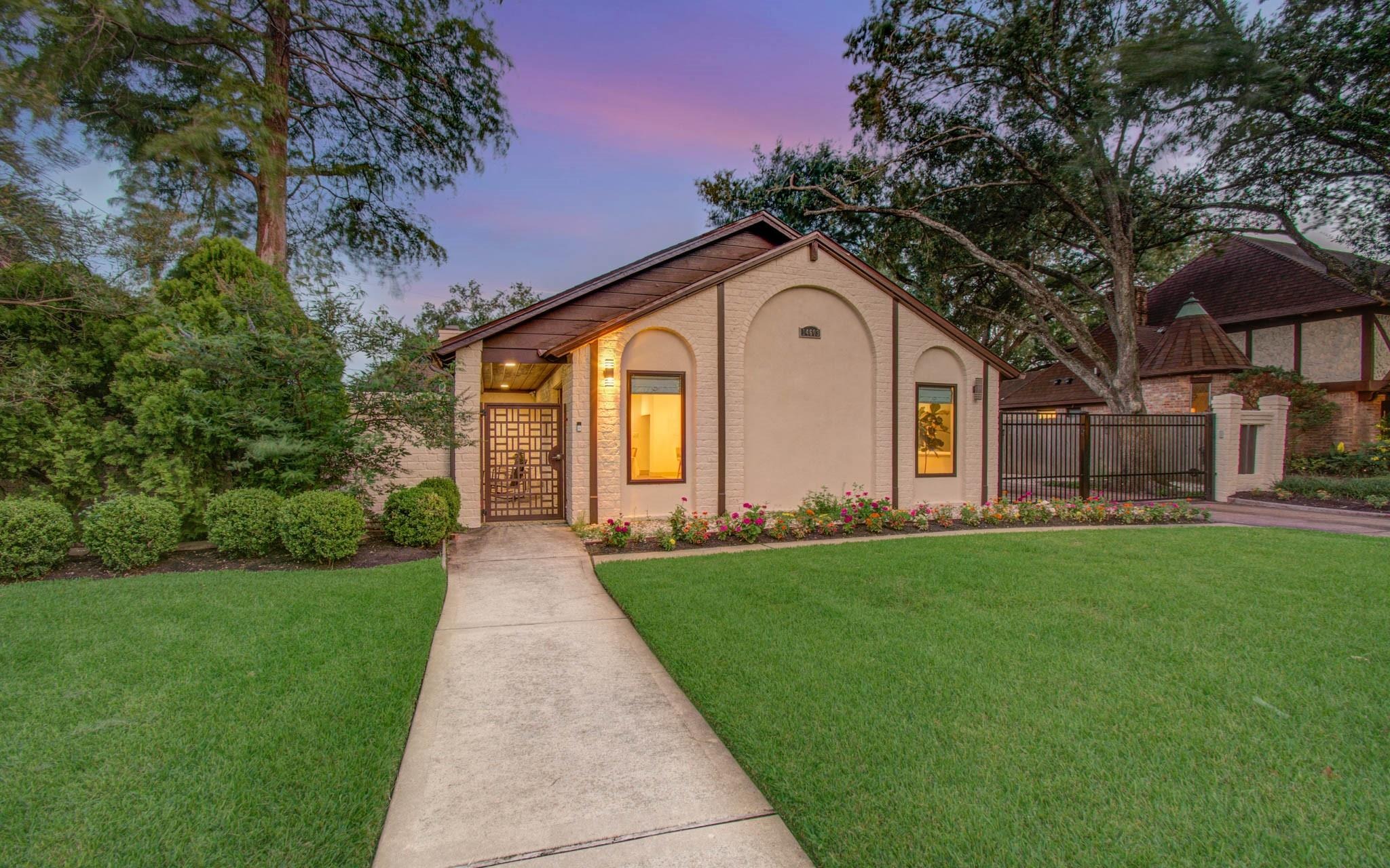 Carolcrest Dr, Houston, TX 77079