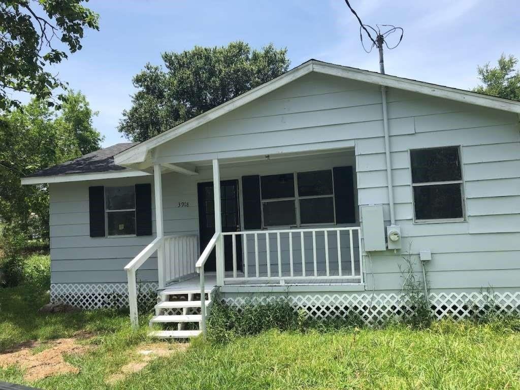 Sycamore St, Bedias, TX 77831