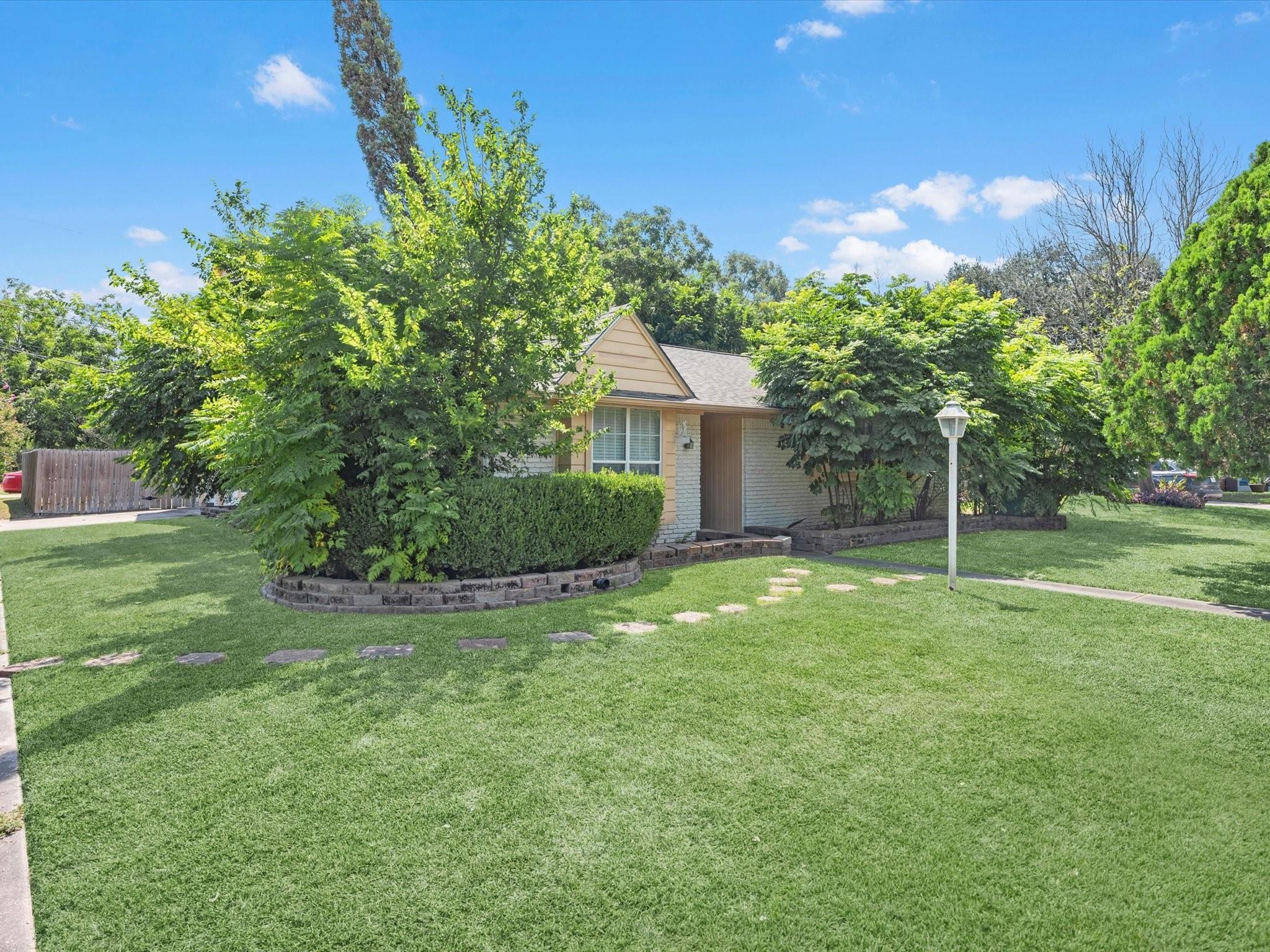 Fontenelle Dr, Houston, TX 77035