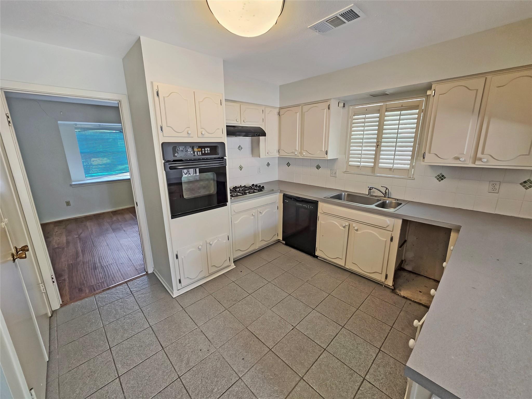 Inwood Dr, Houston, TX 77042 #1