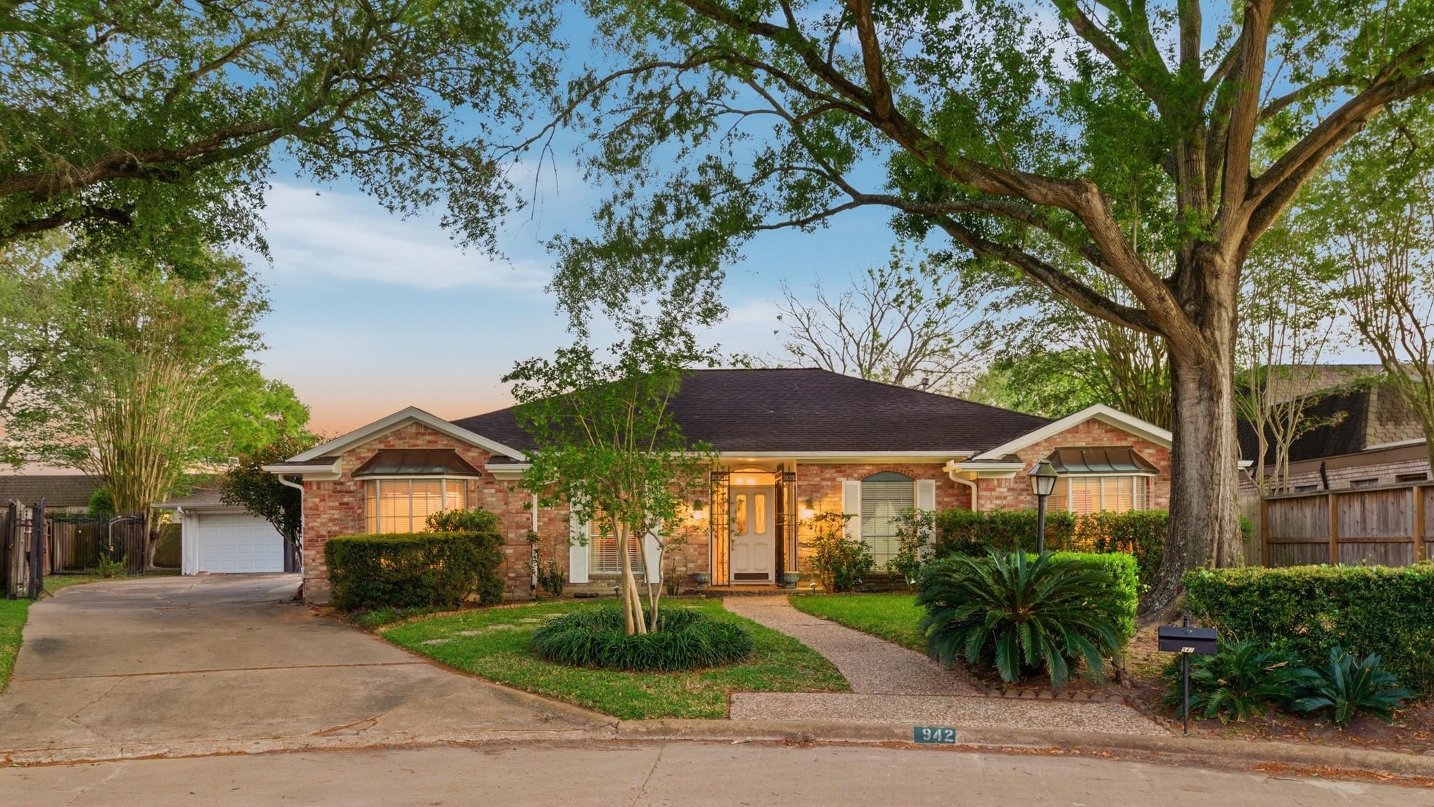 Brunswick Cir, Sugar Land, TX 77478