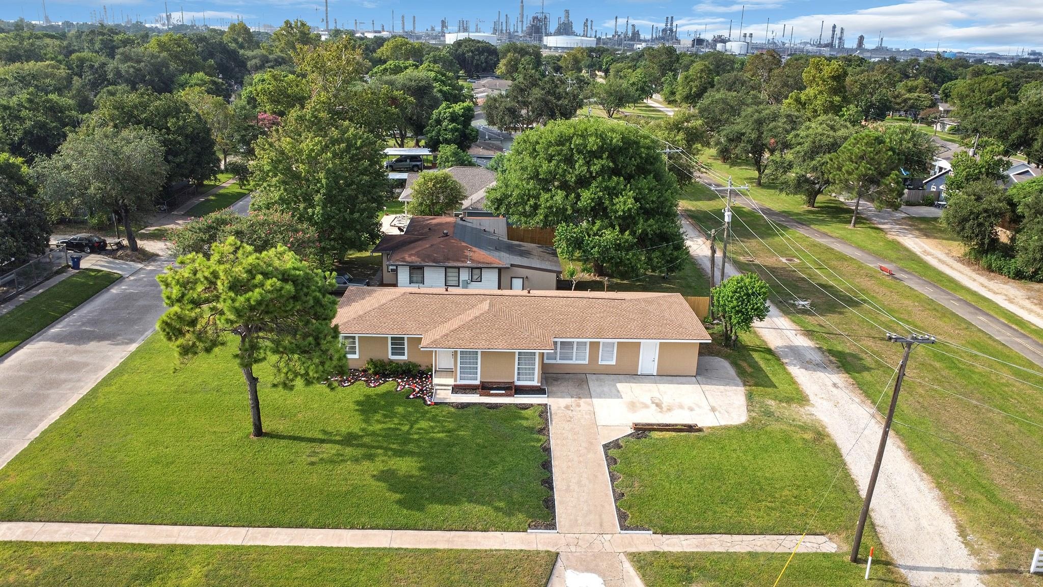 5th Ave, Texas City, TX 77590