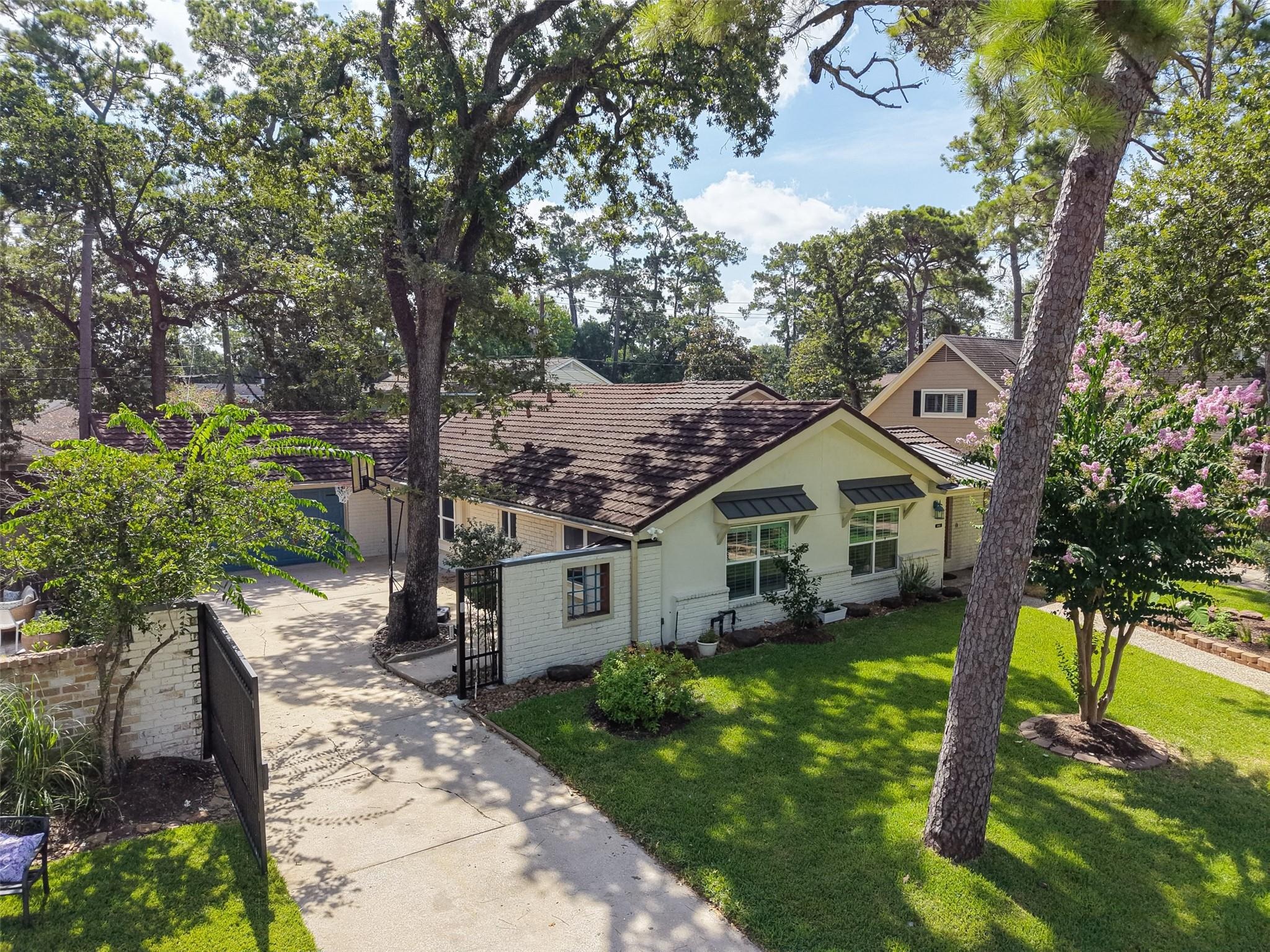 Patchester Dr, Houston, TX 77079