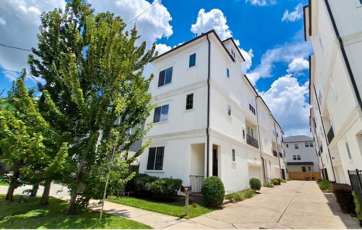 24th St, Houston, TX 77008