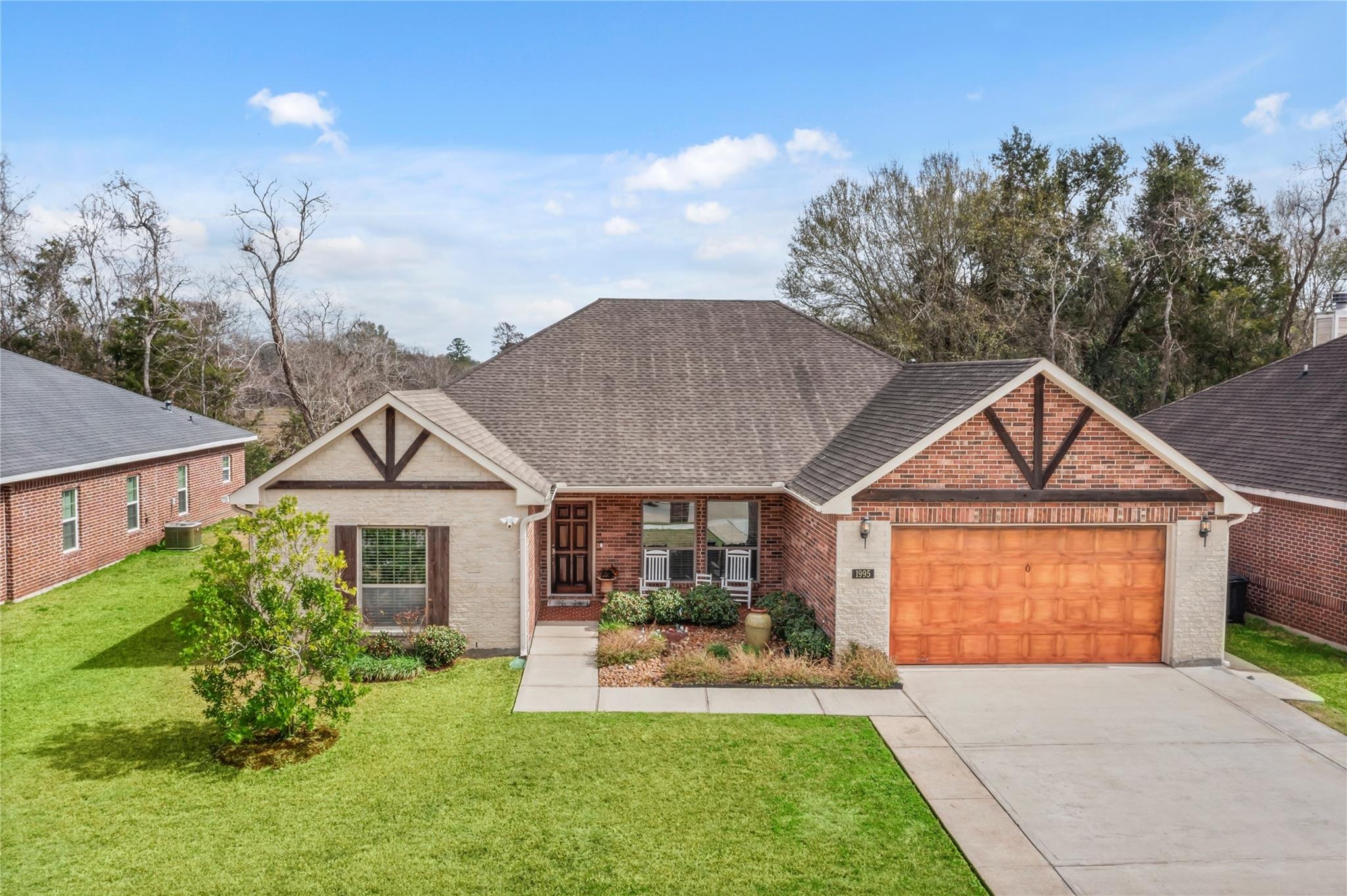 Brentwood Dr, Alvin, TX 77511