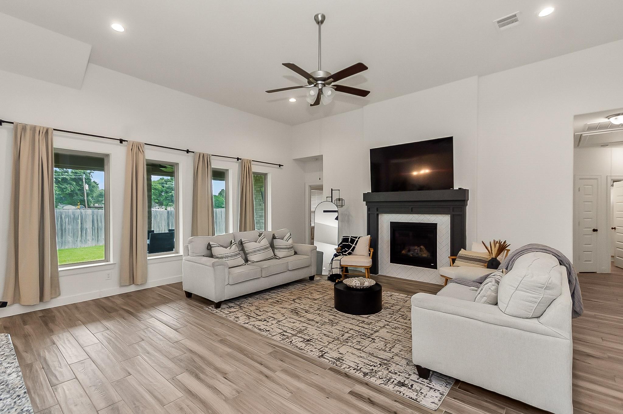 Leighton Trl, Pasadena, TX 77505 #1