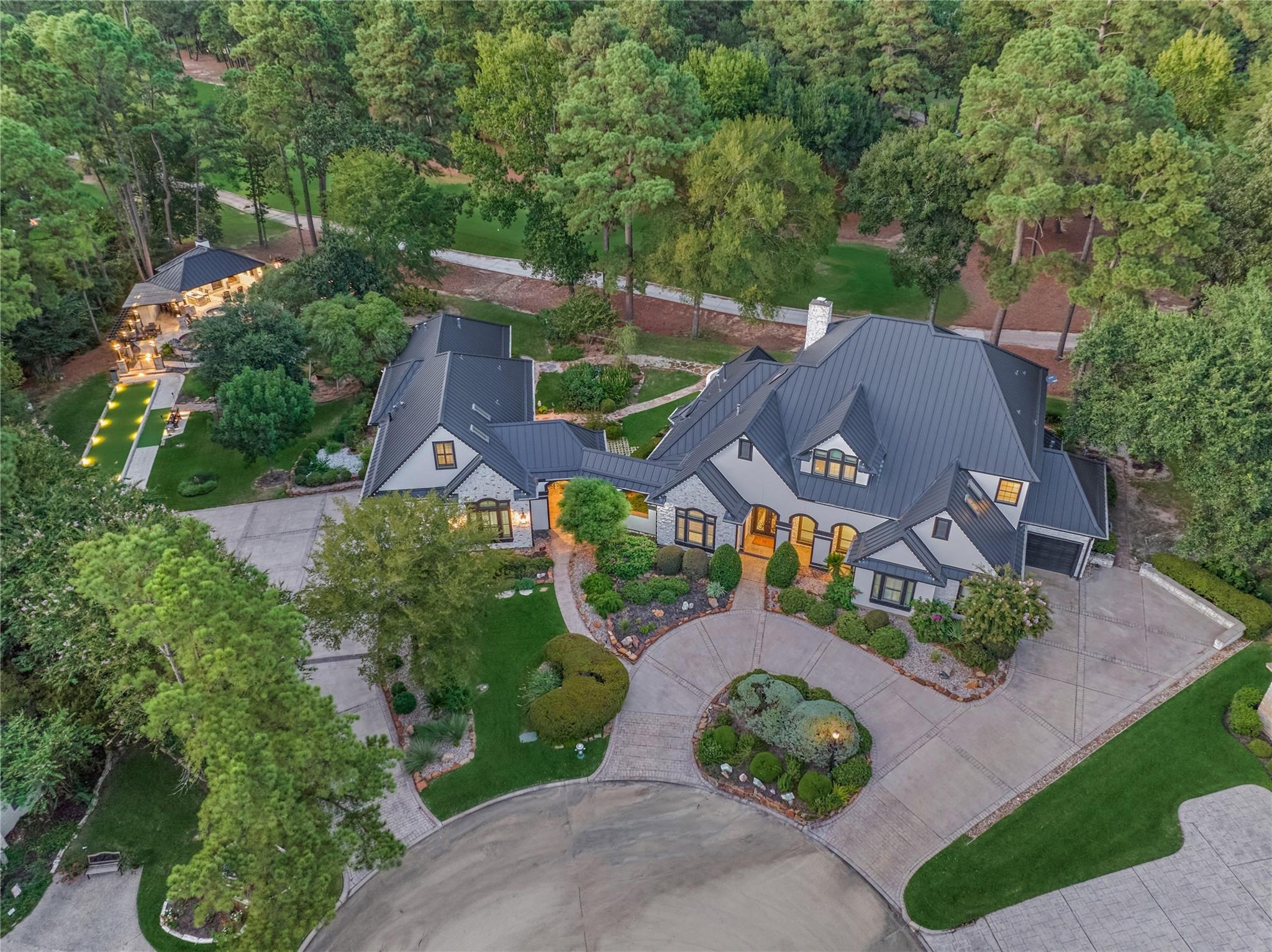 Oaks Ct, Montgomery, TX 77356