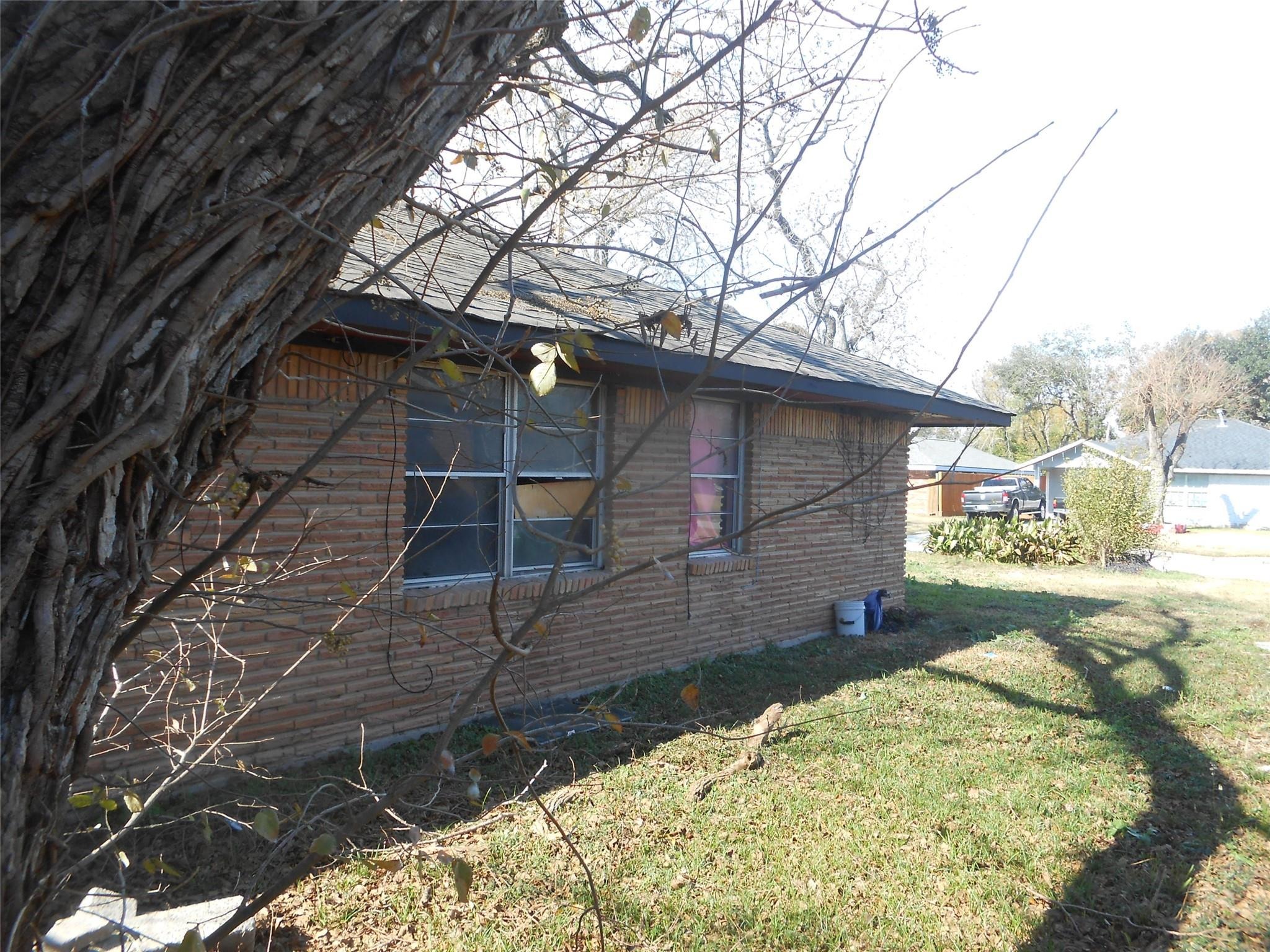 Knotty Oaks Trl, Houston, TX 77045 #1