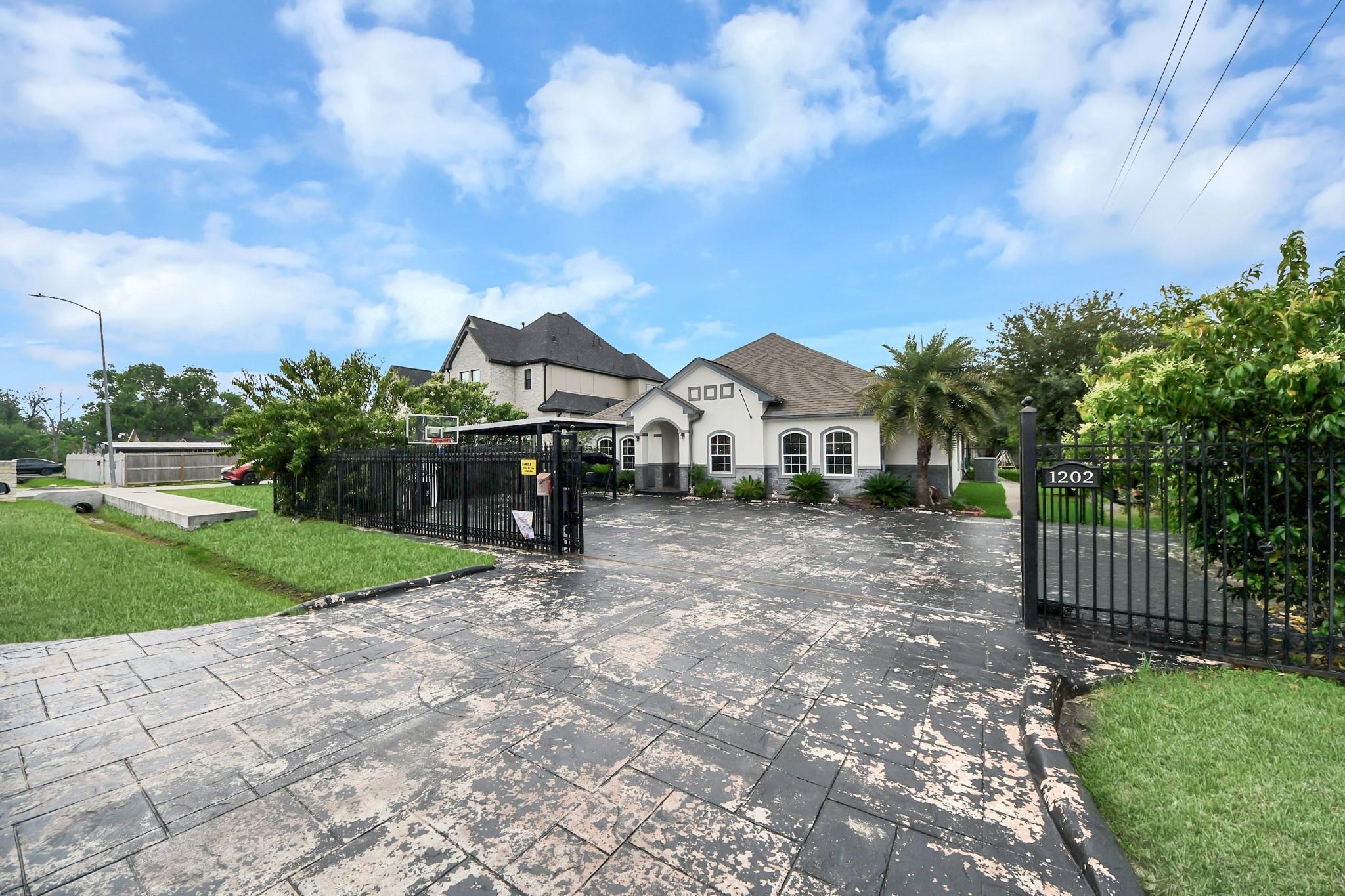 Niagara St, Houston, TX 77051 #1