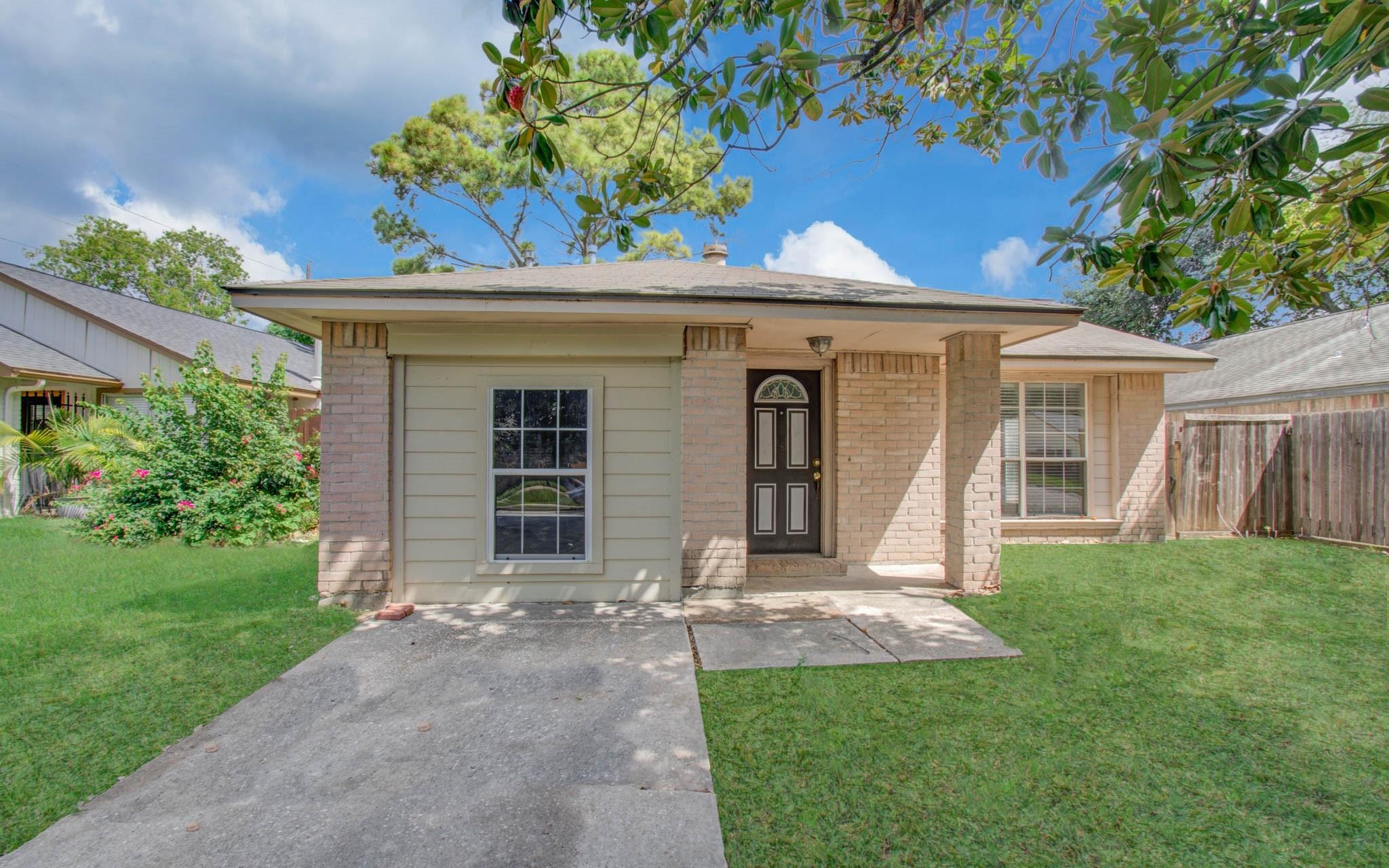 Suttonford Dr, Houston, TX 77066