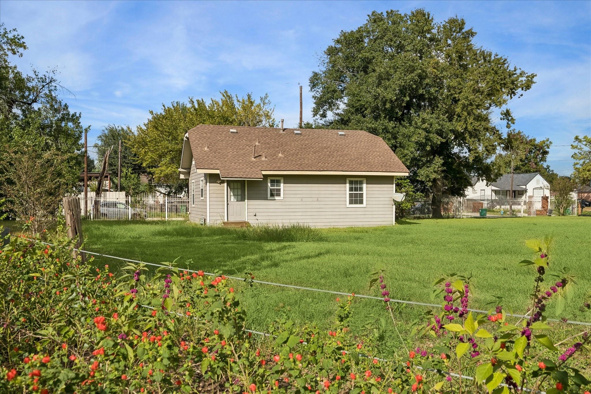Brays St, Houston, TX 77012 #1