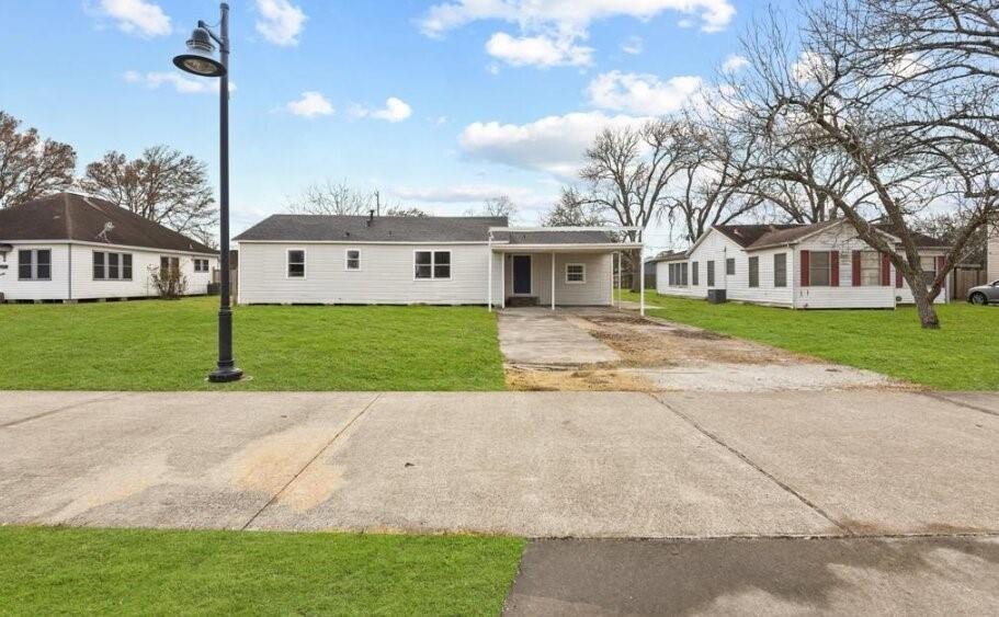 San Jacinto St, LA Porte, TX 77571