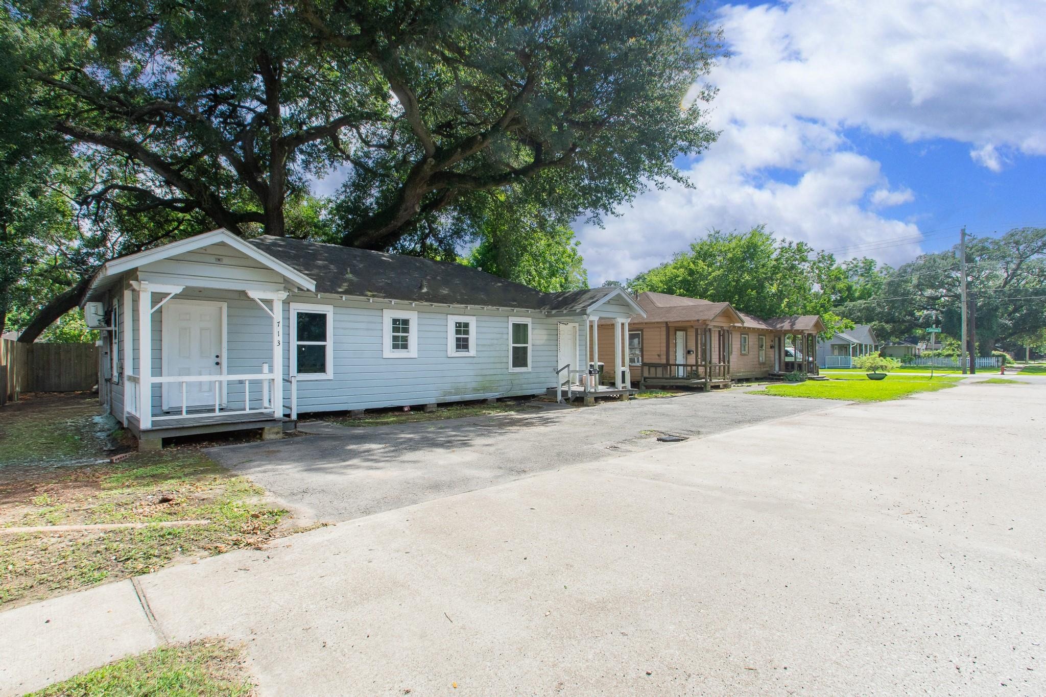 Willis St, Alvin, TX 77511