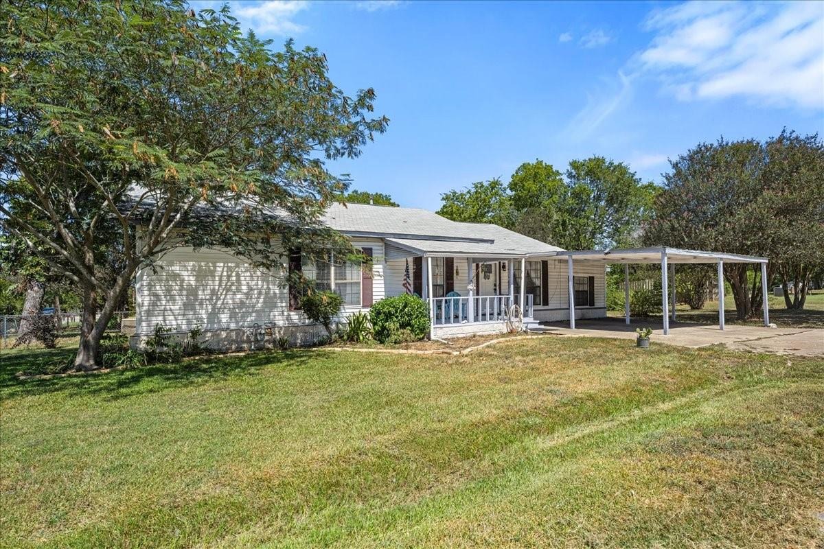 8th St, Caldwell, TX 77836