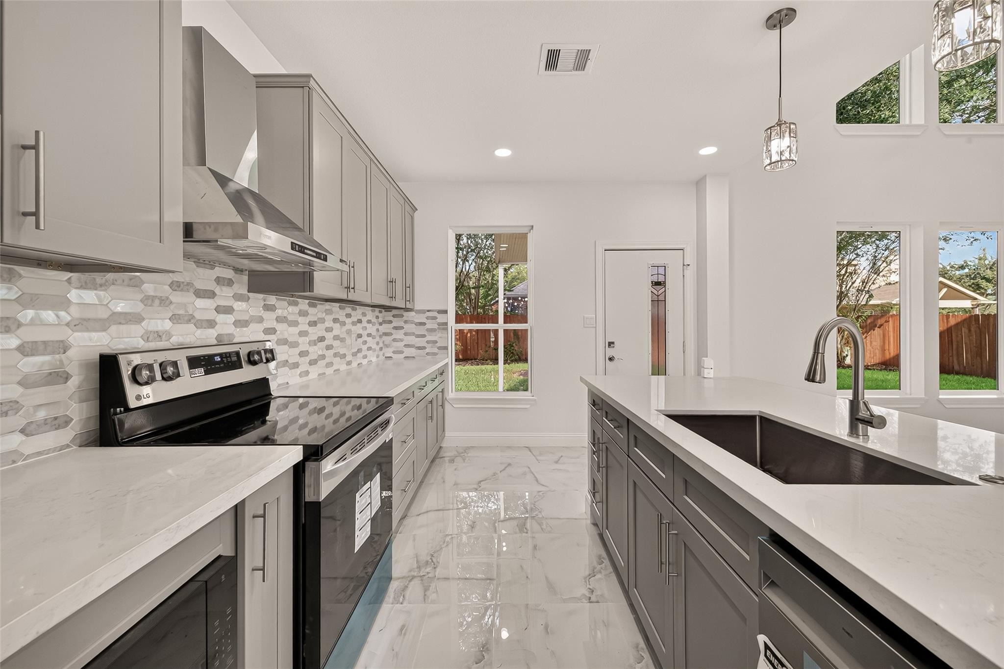 Pinecreek Pass Ln, Katy, TX 77449